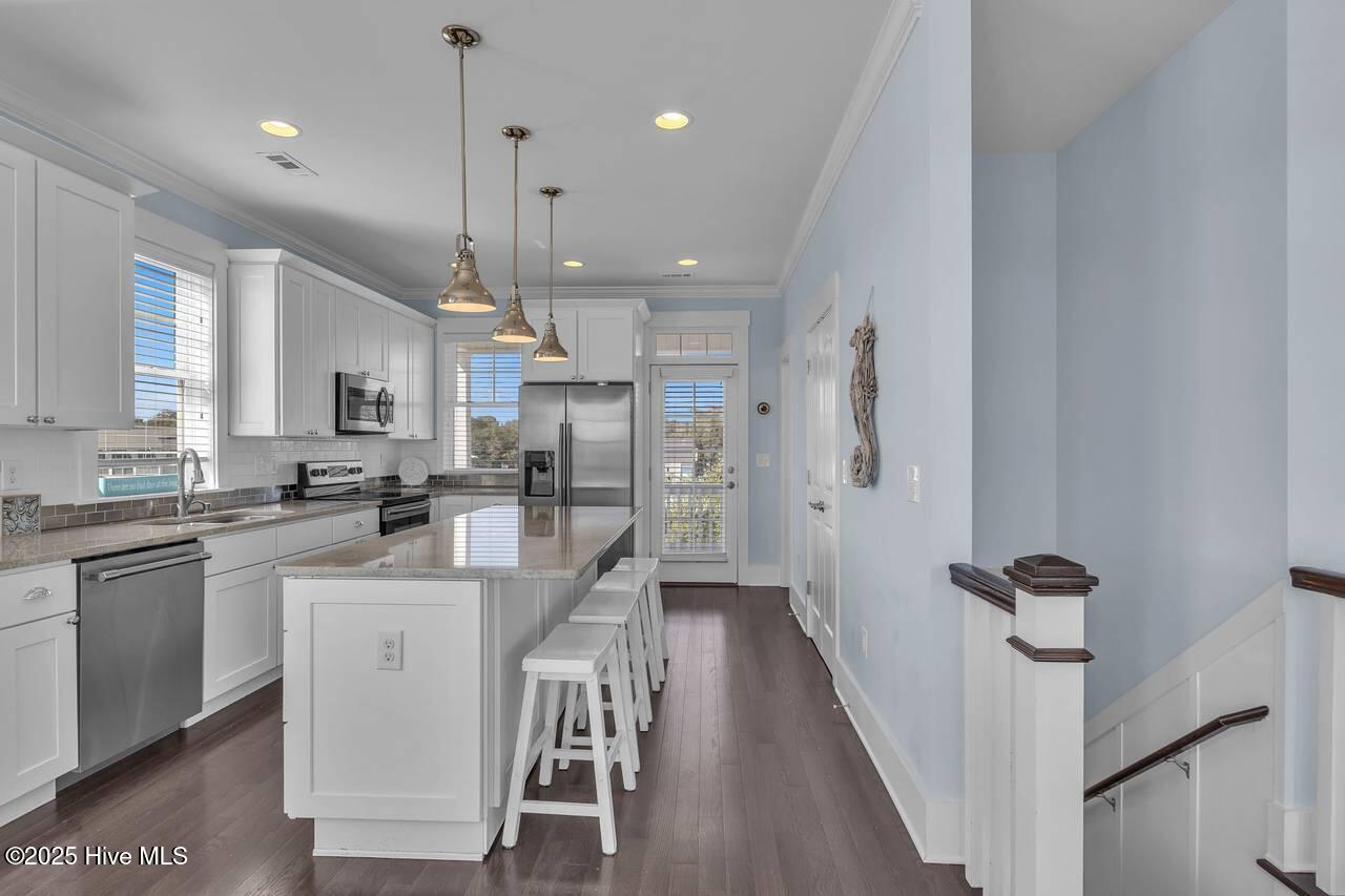 100543948 | Photo 12