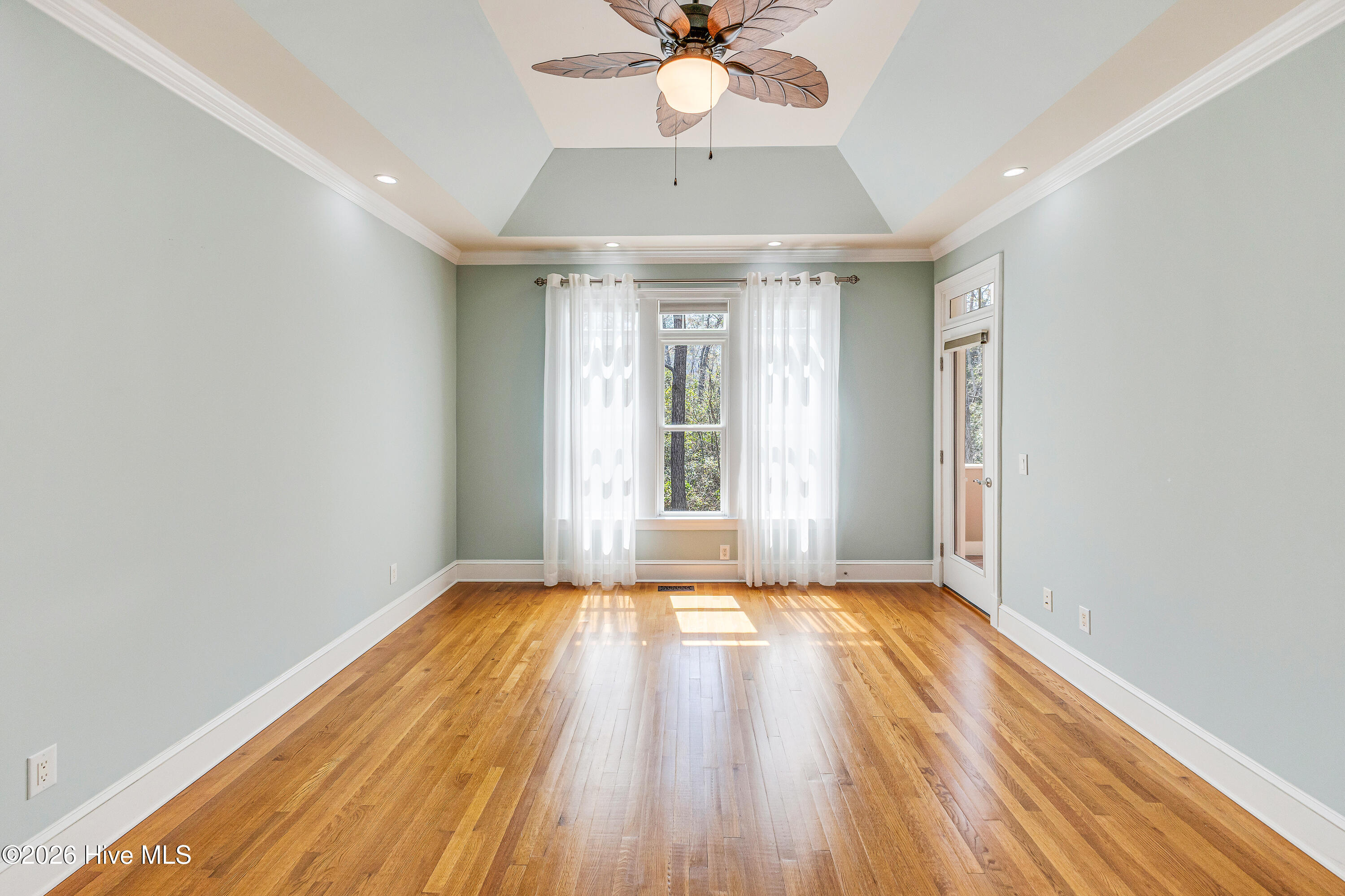 100563168 | Photo 21