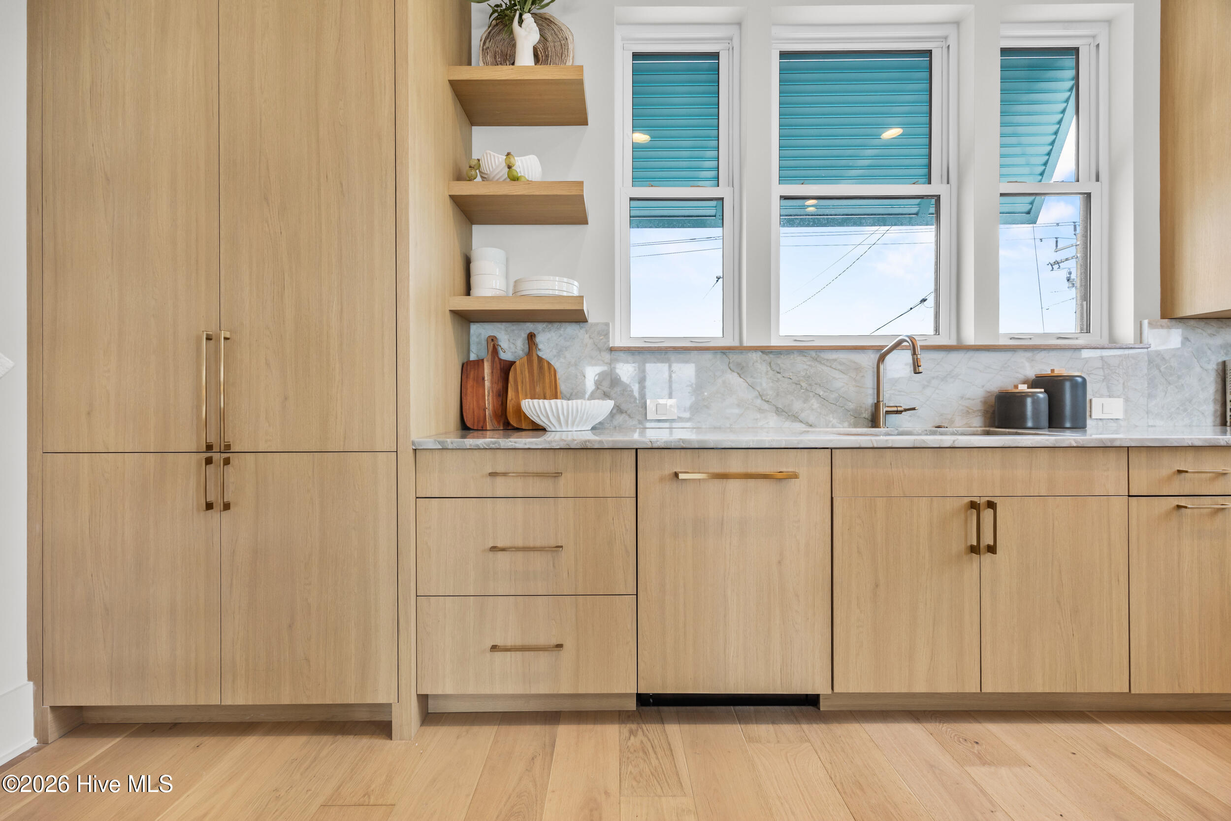 100557760 | Photo 12