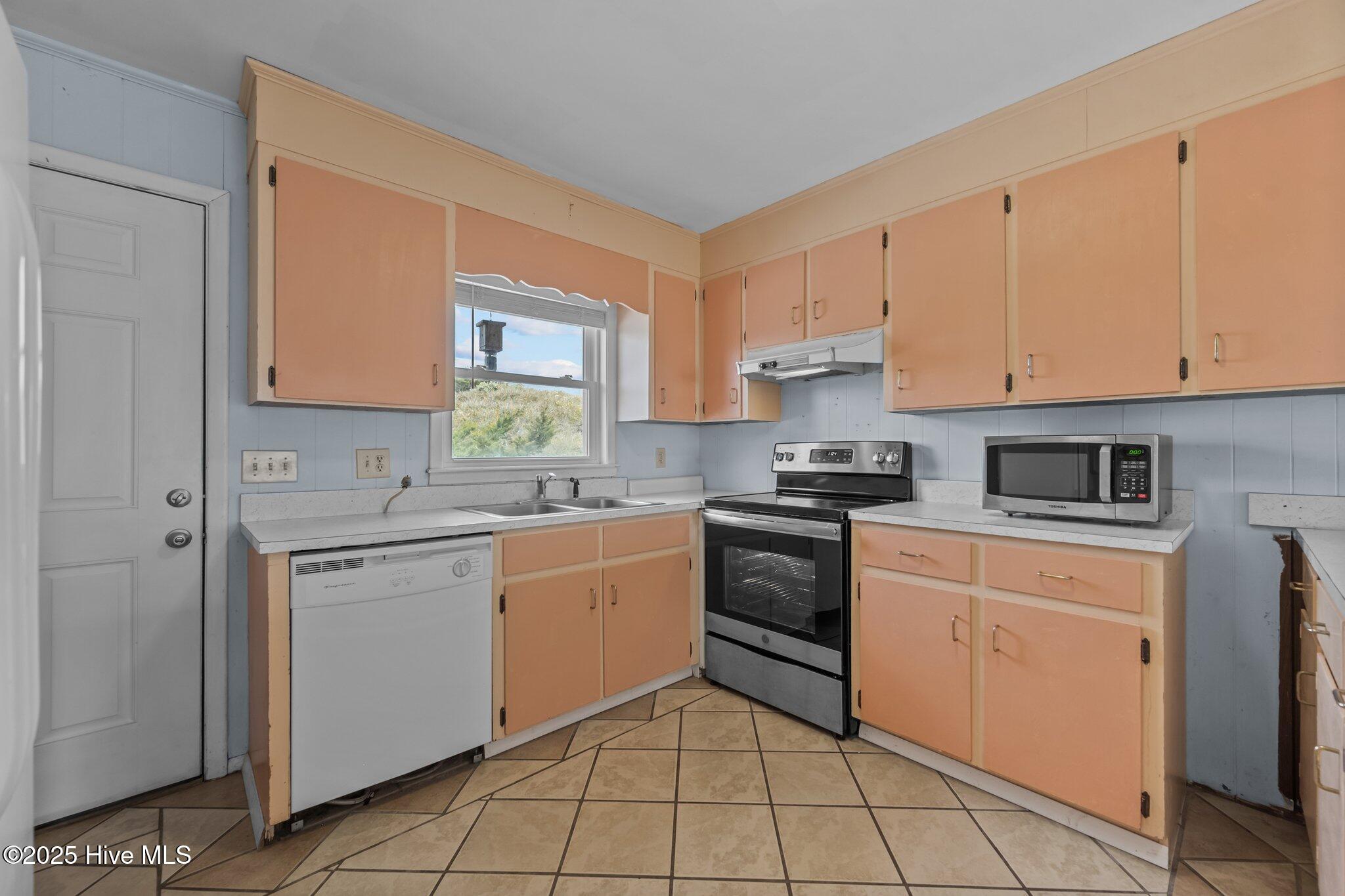 100555886 | Photo 32