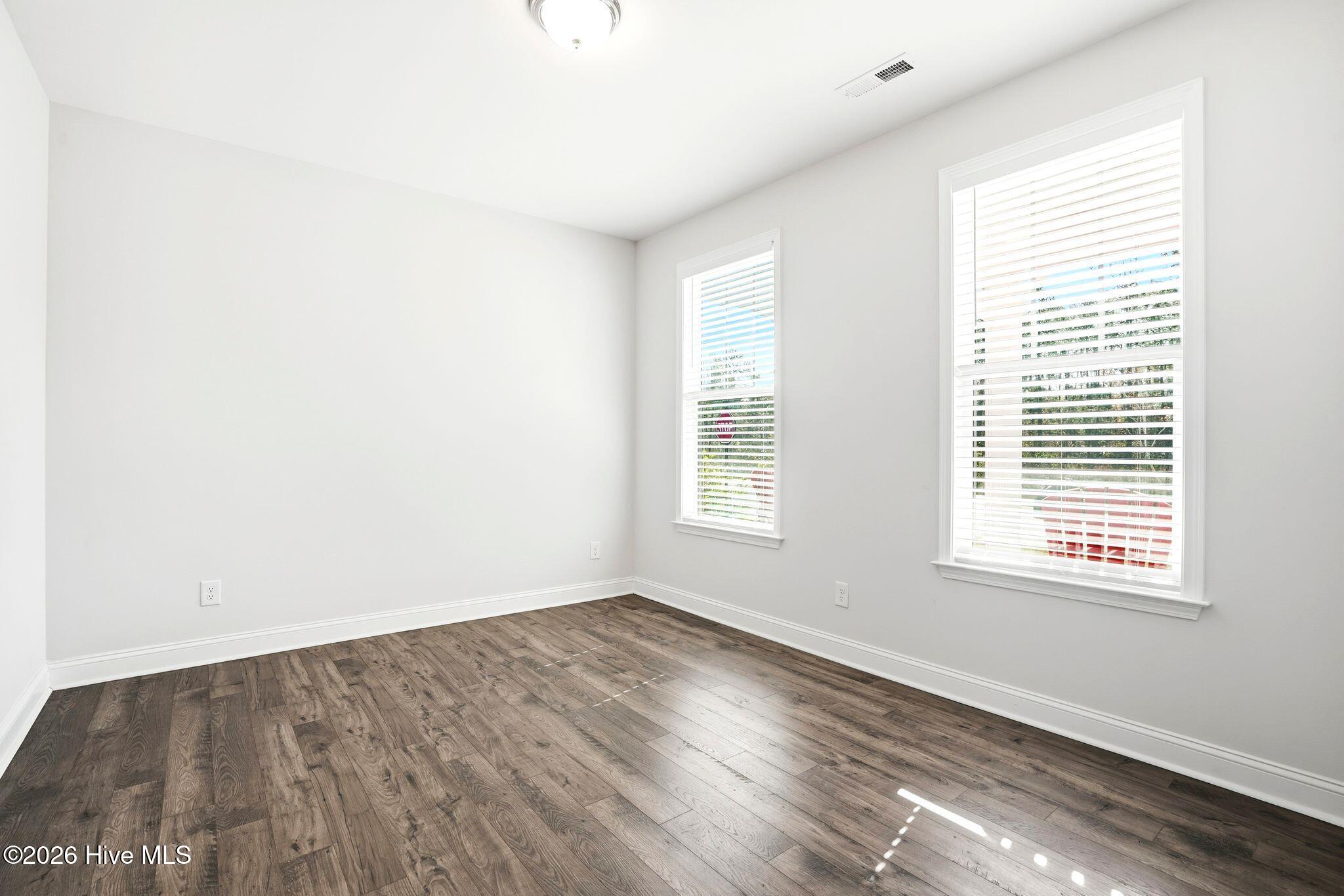 100567646 | Photo 13