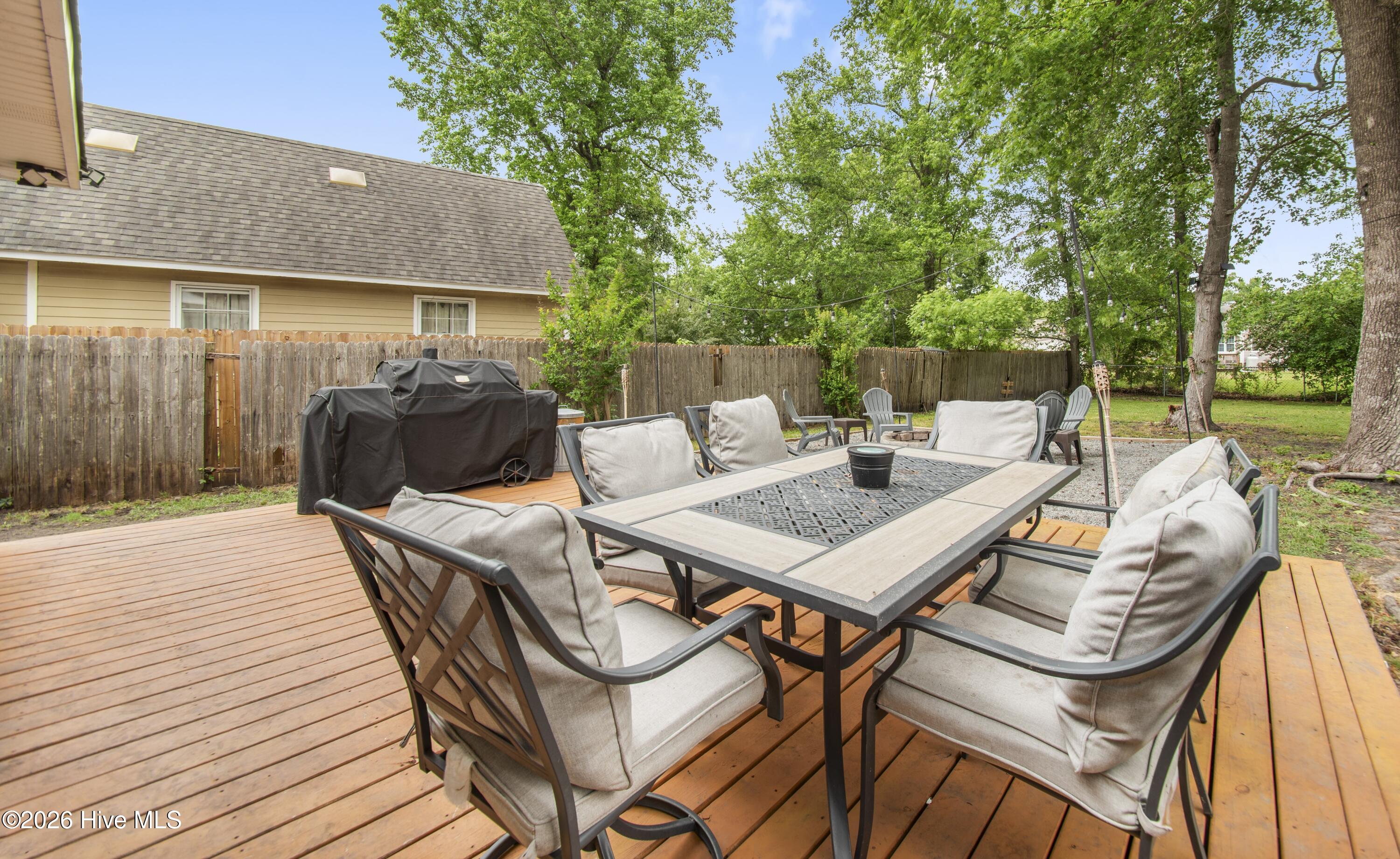 100570335 | Photo 22