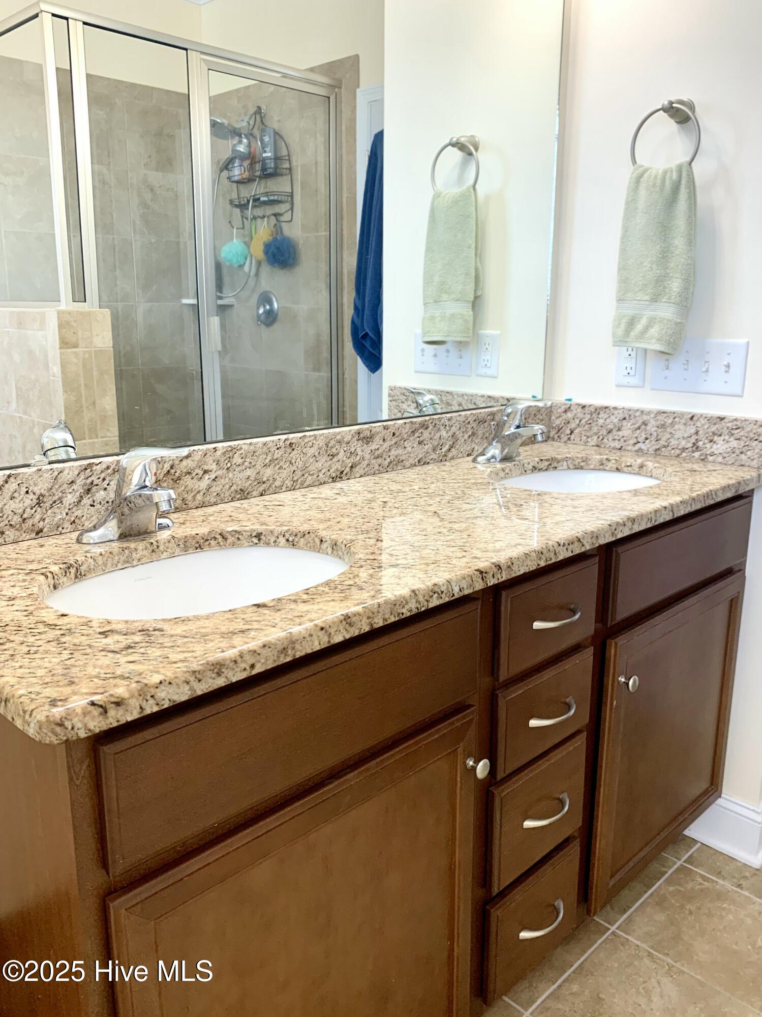 100536015 | Photo 39