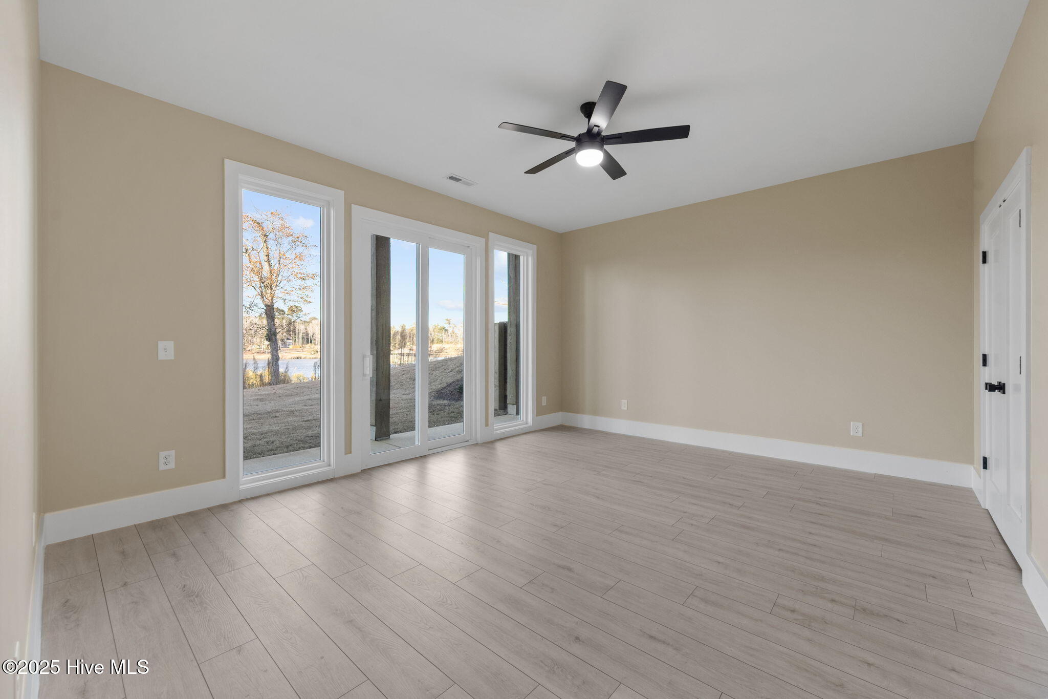 100547090 | Photo 57