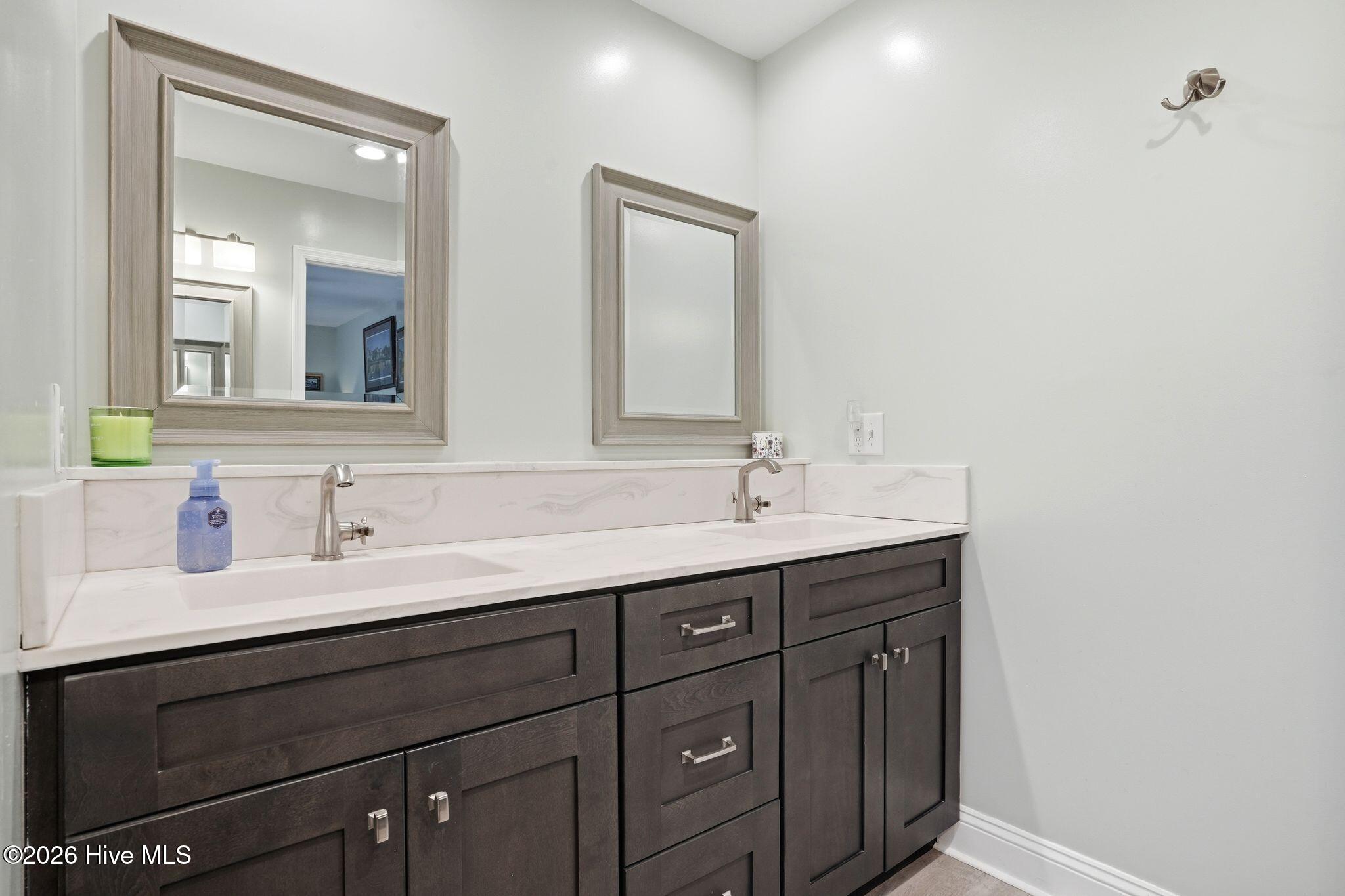 100555111 | Photo 57