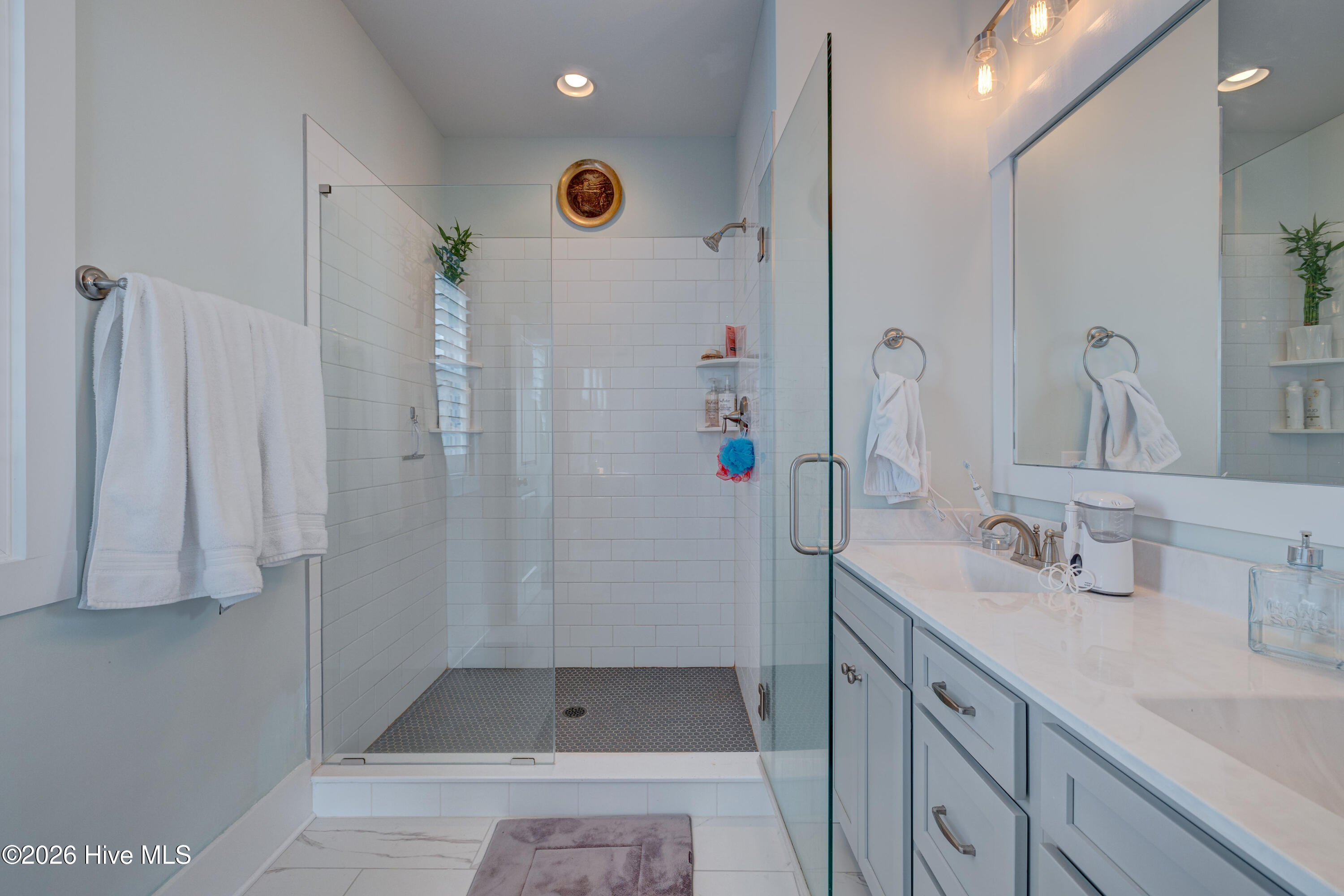 100561022 | Photo 33