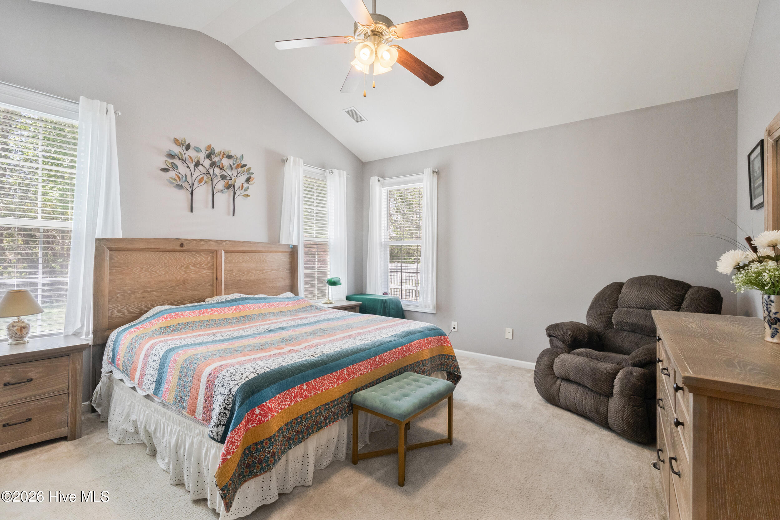 100565406 | Photo 26