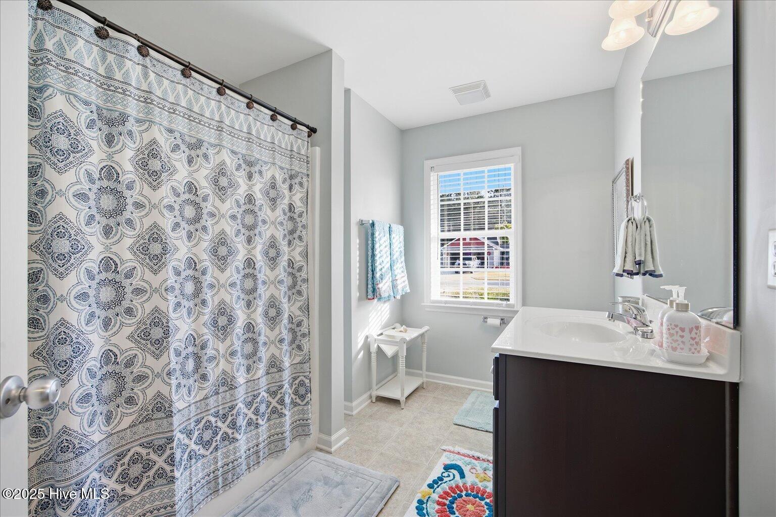 100543351 | Photo 36