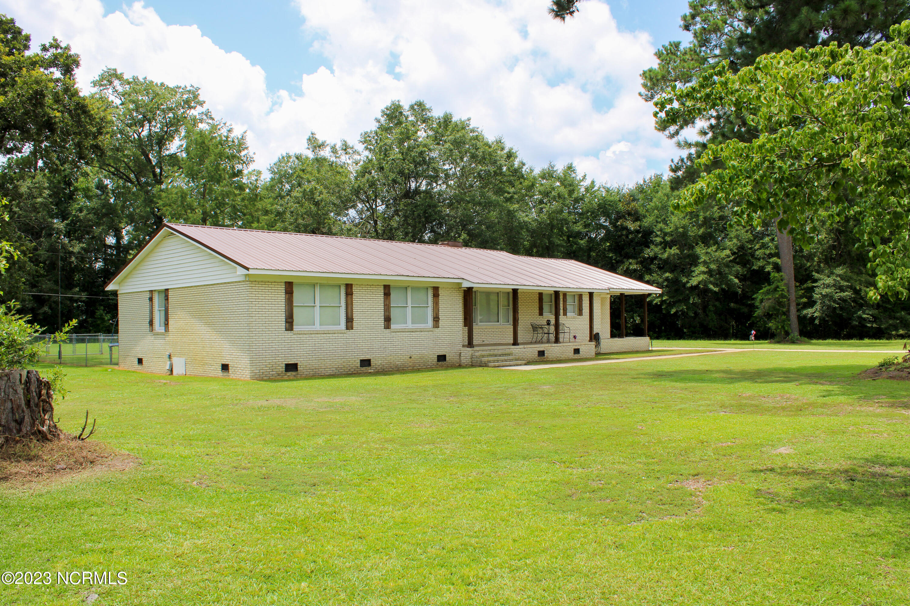 4th image of 221 E Bladen St, Bladenboro, NC 28320 | MLS# 100594315