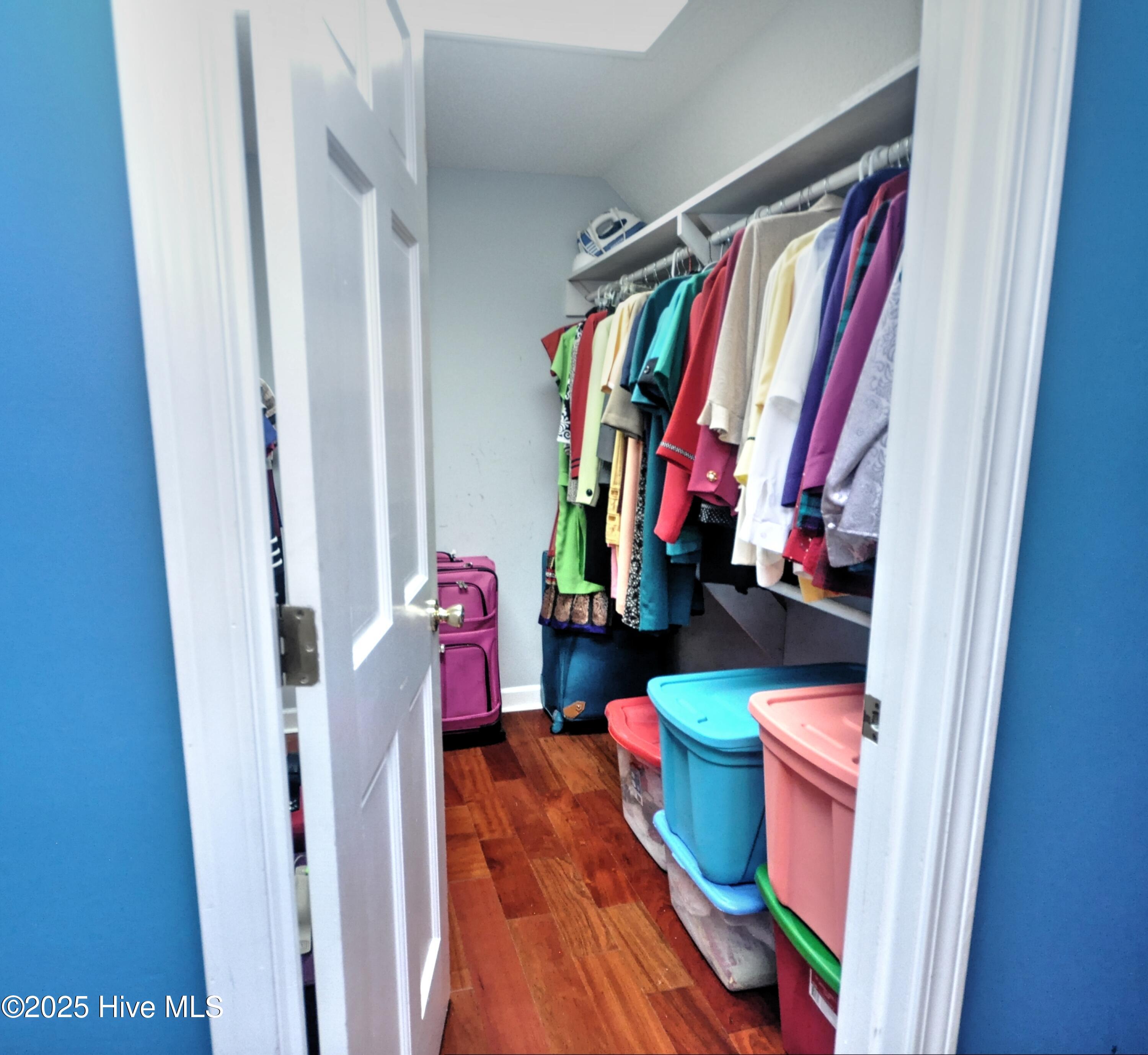 100546216 | Photo 38