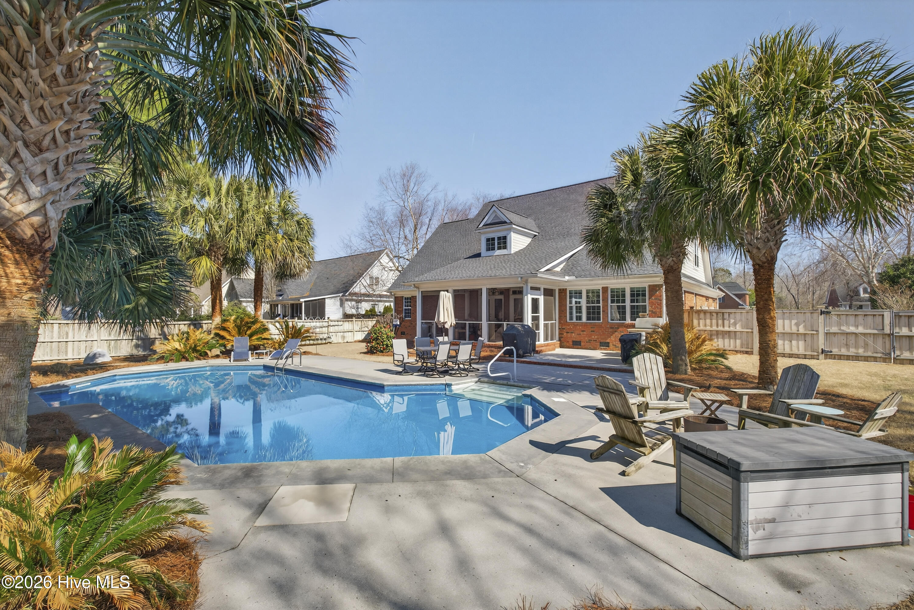 100557887 | Photo 63