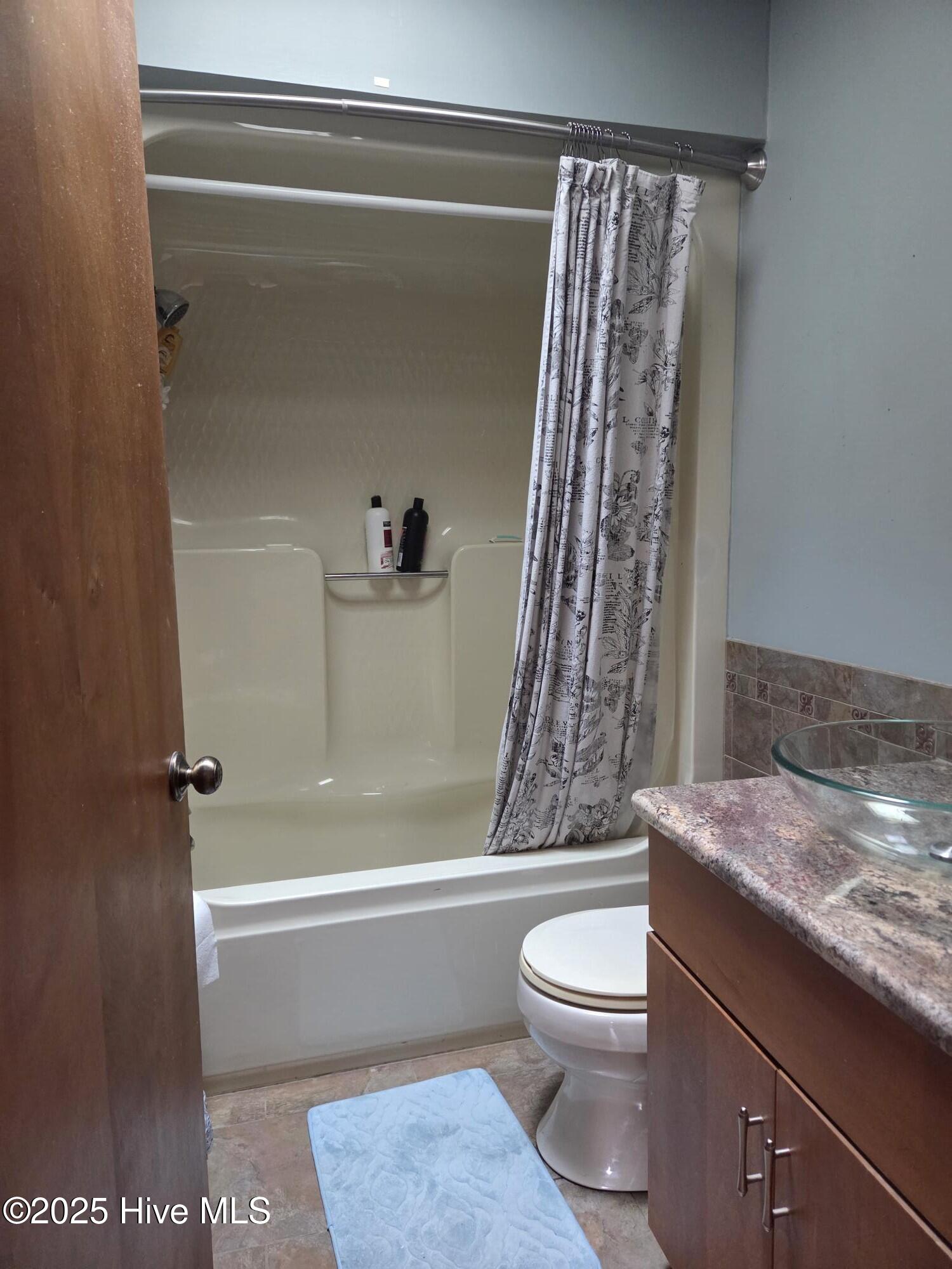 100542613 | Photo 19