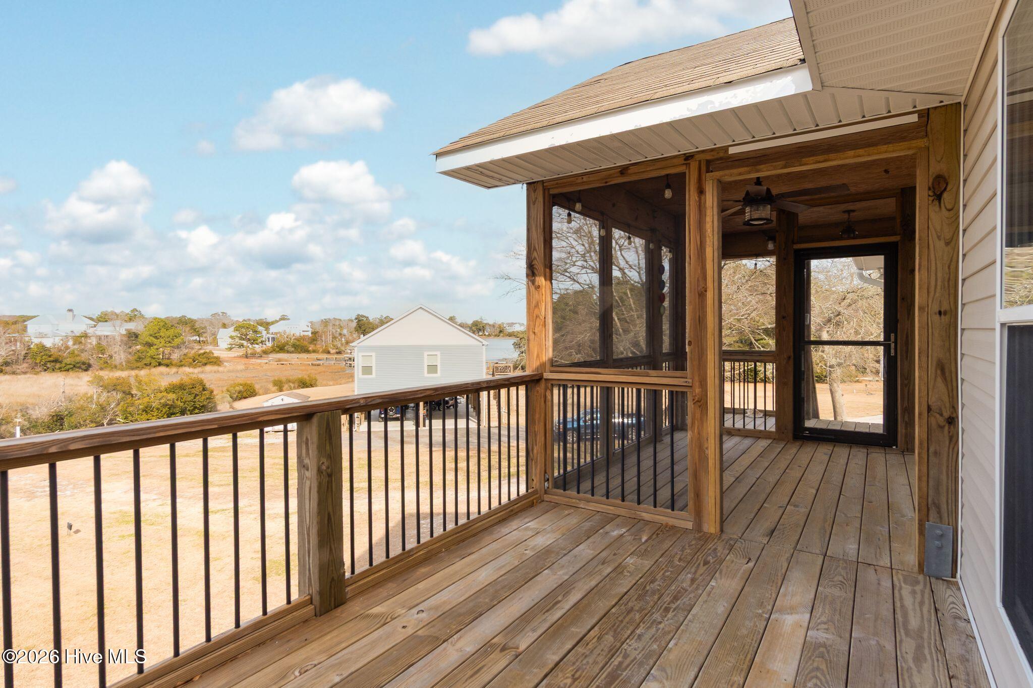 100555153 | Photo 11