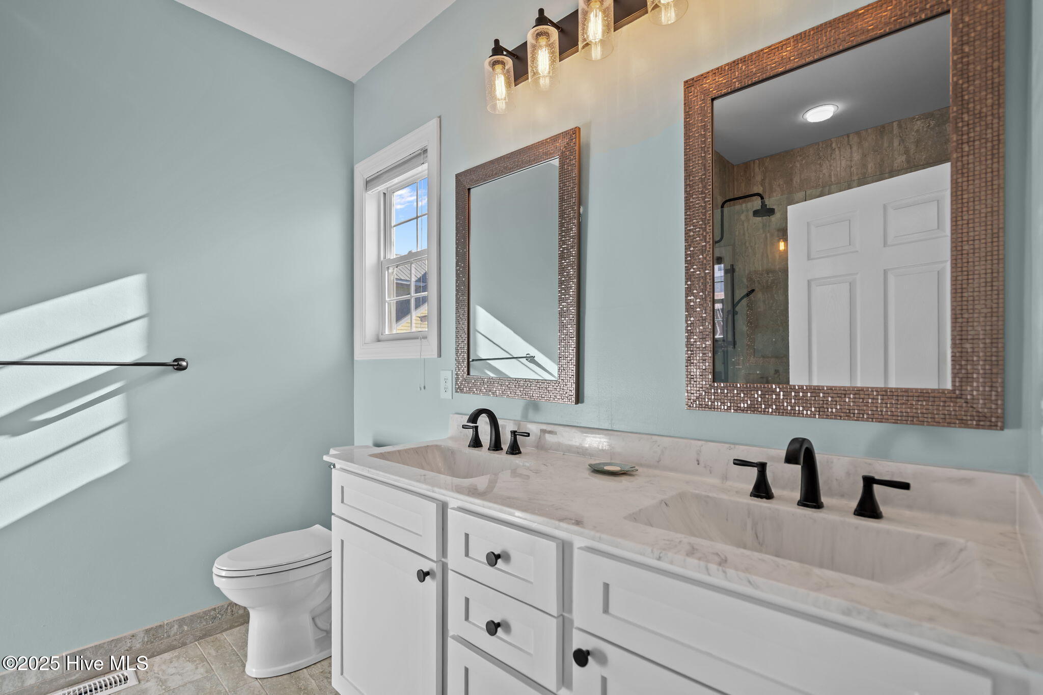 100546584 | Photo 15