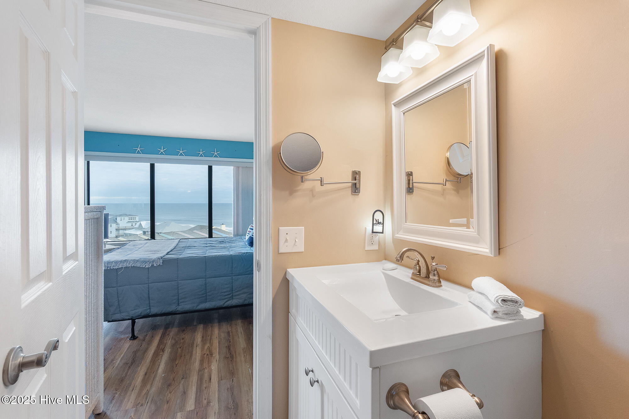 100544283 | Photo 26