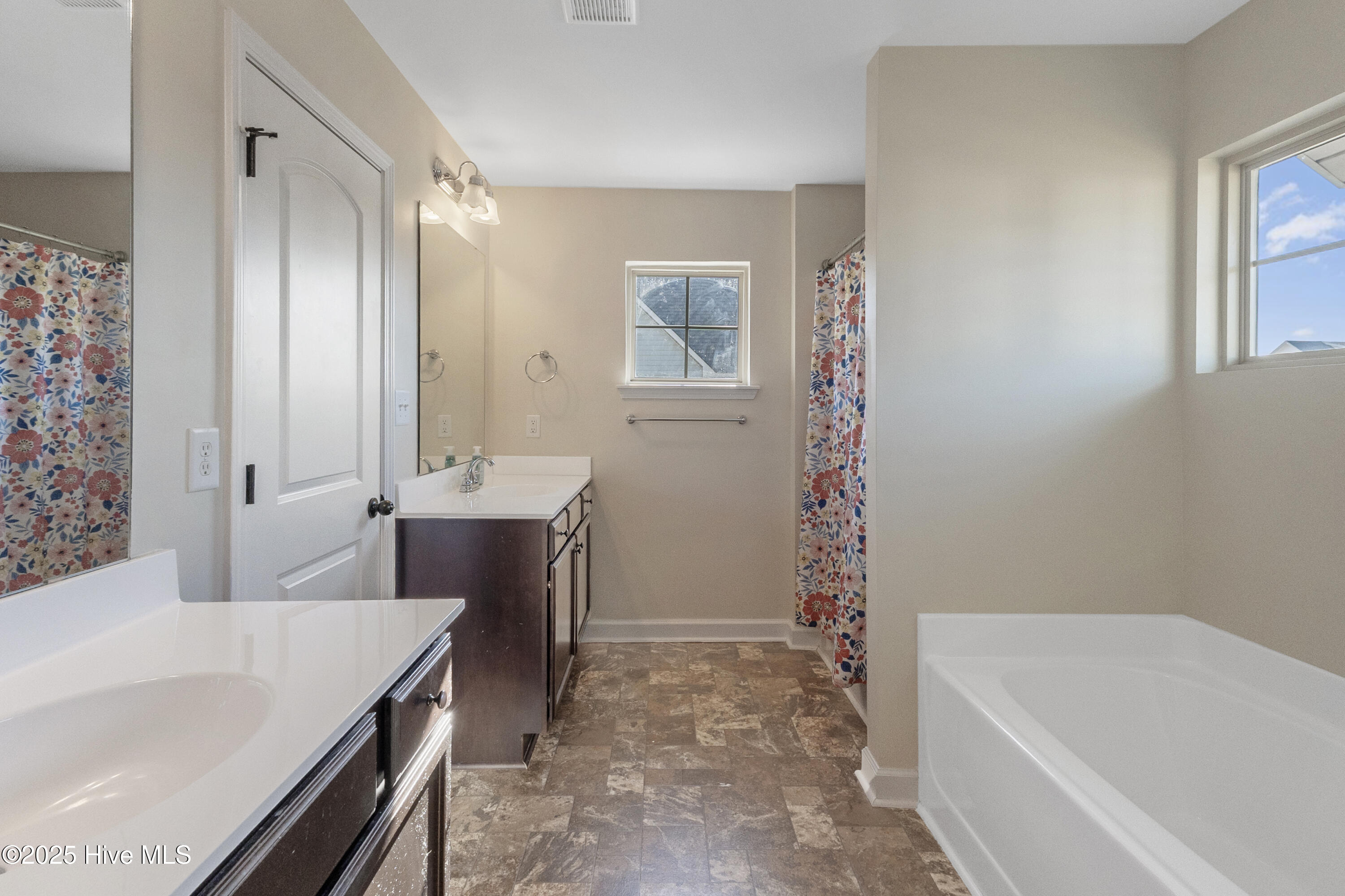 100569924 | Photo 31