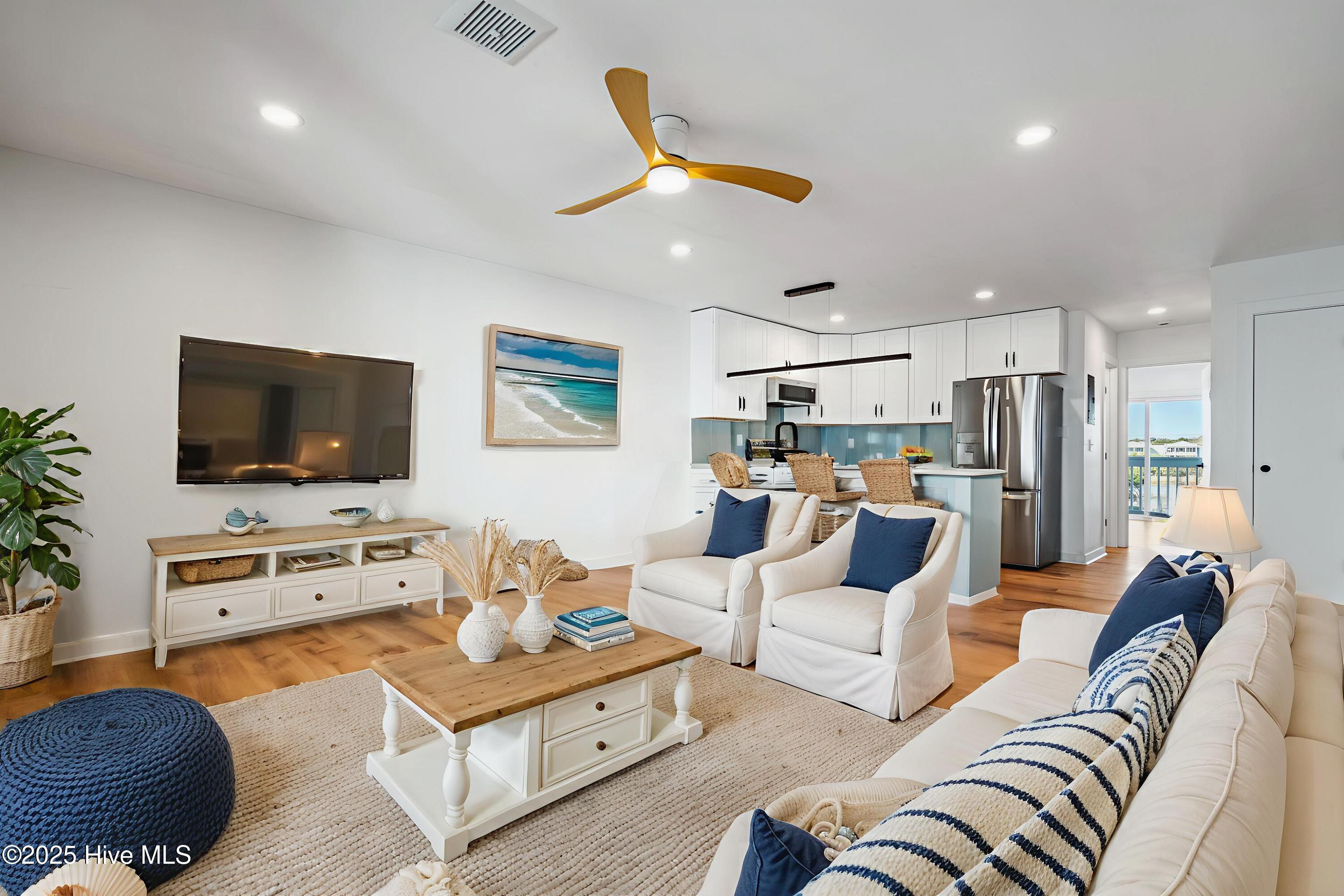 100537895 | Photo 11