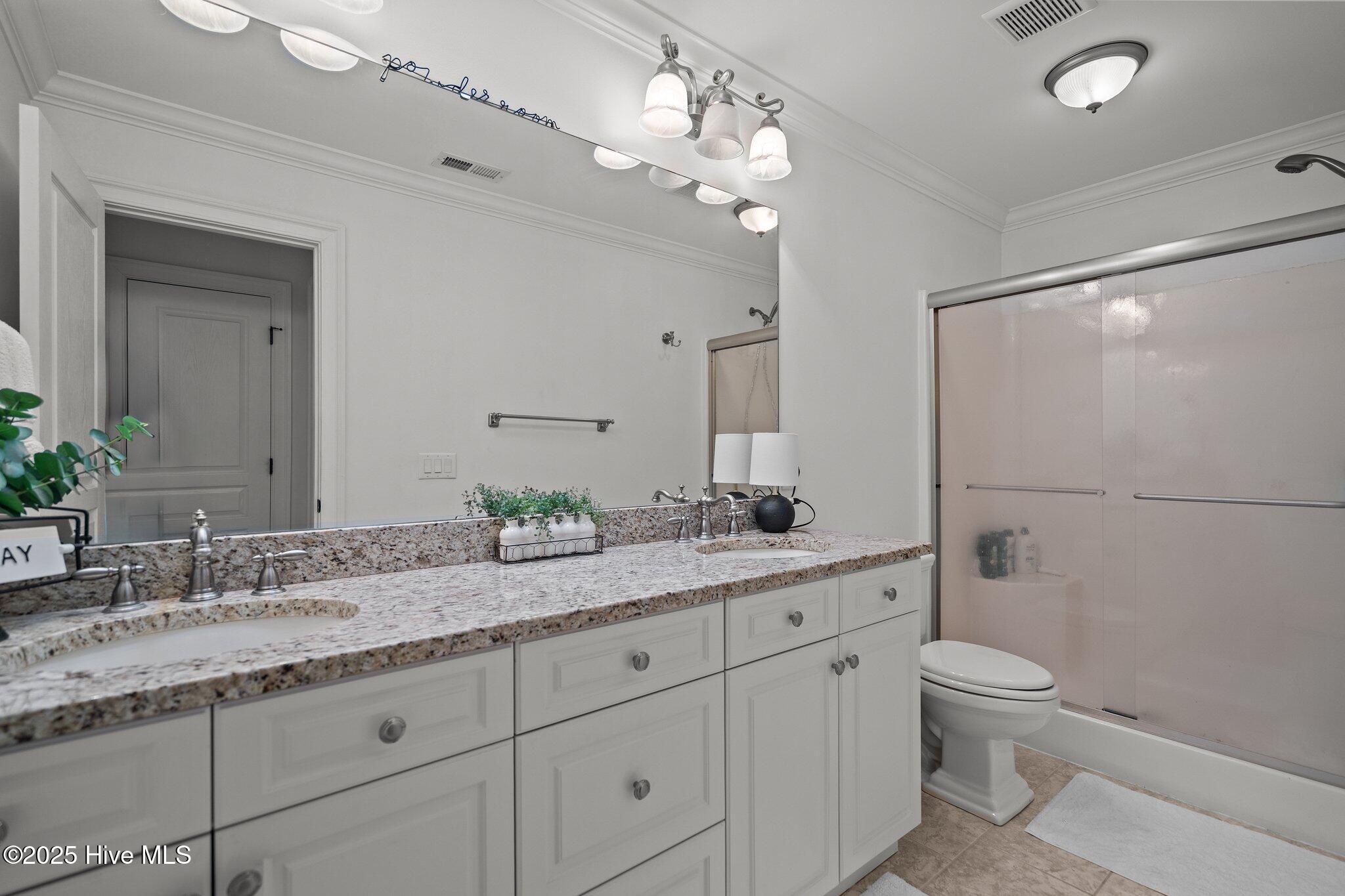 100565962 | Photo 60