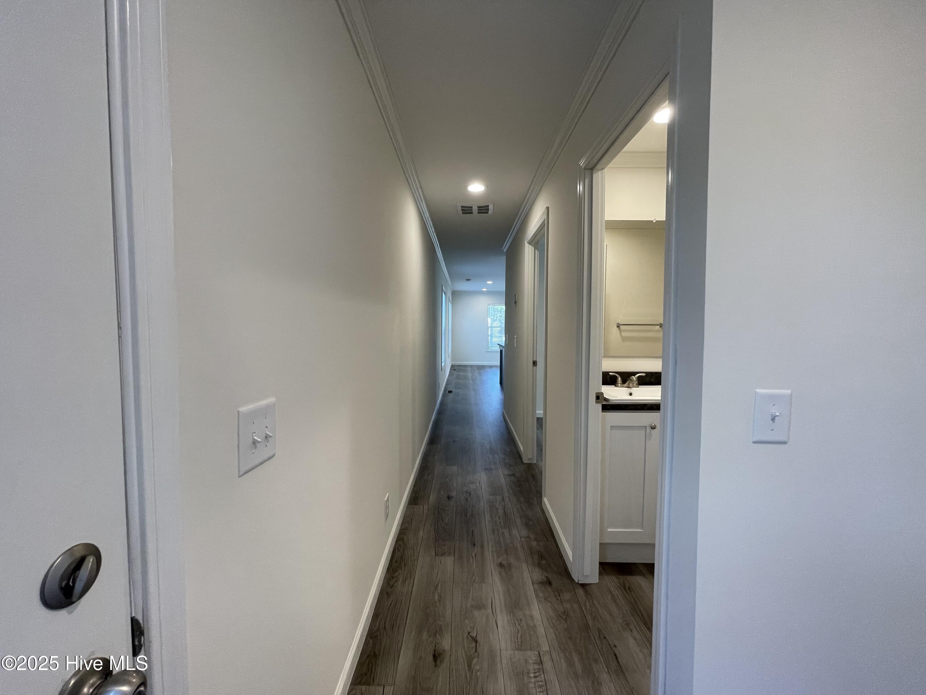 100536186 | Photo 25