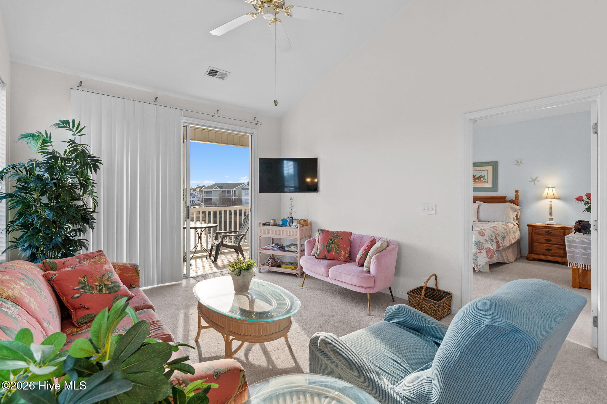 100553900 | Photo 14