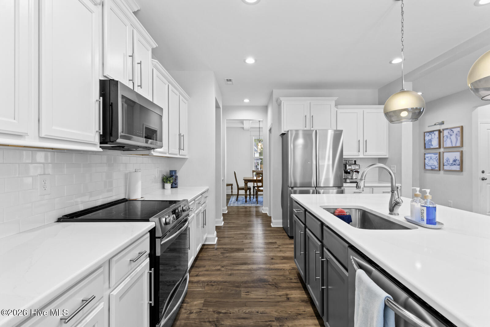 100565917 | Photo 12