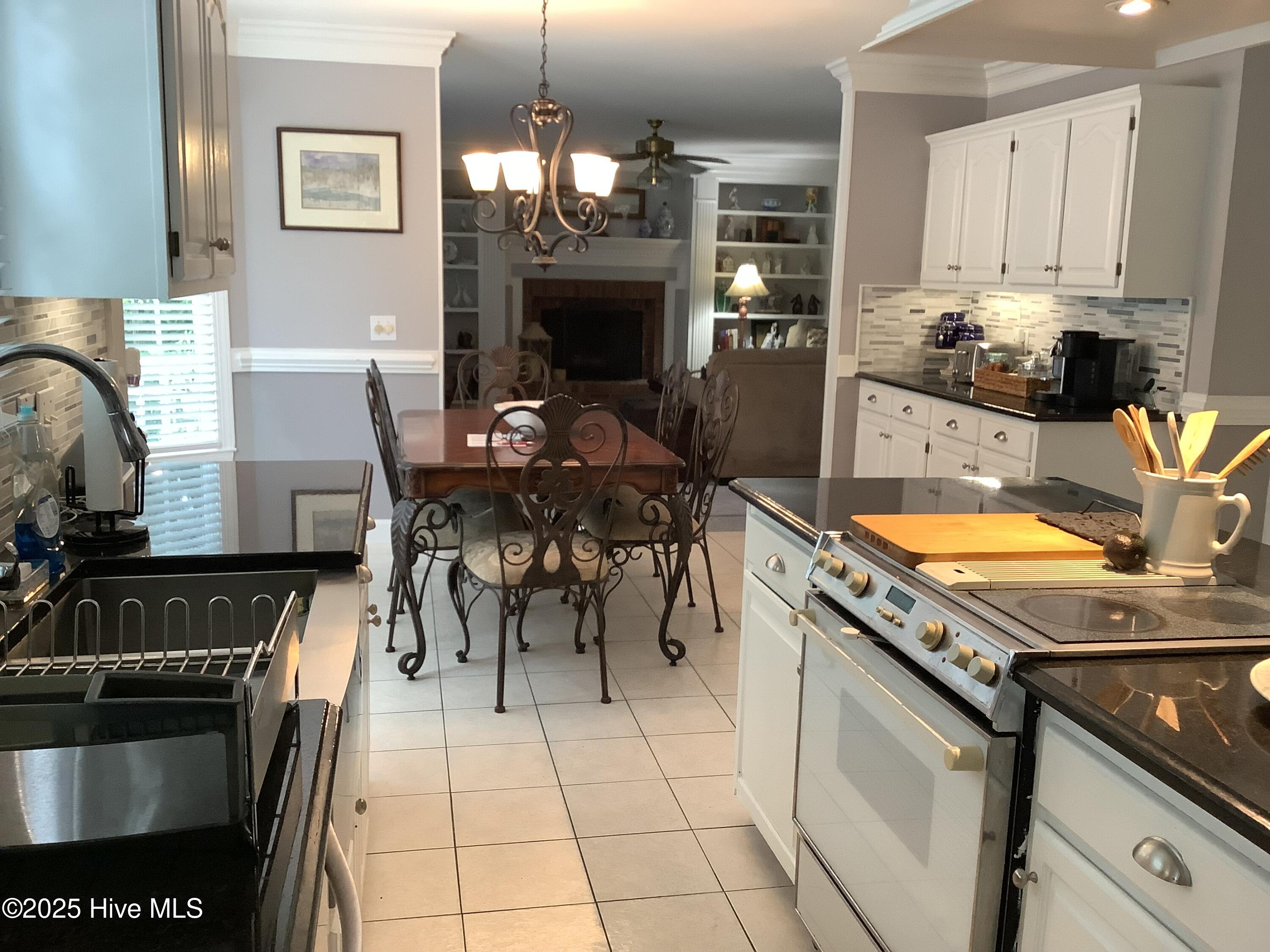 100524390 | Photo 14