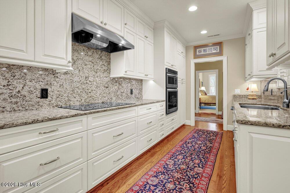 100561548 | Photo 23