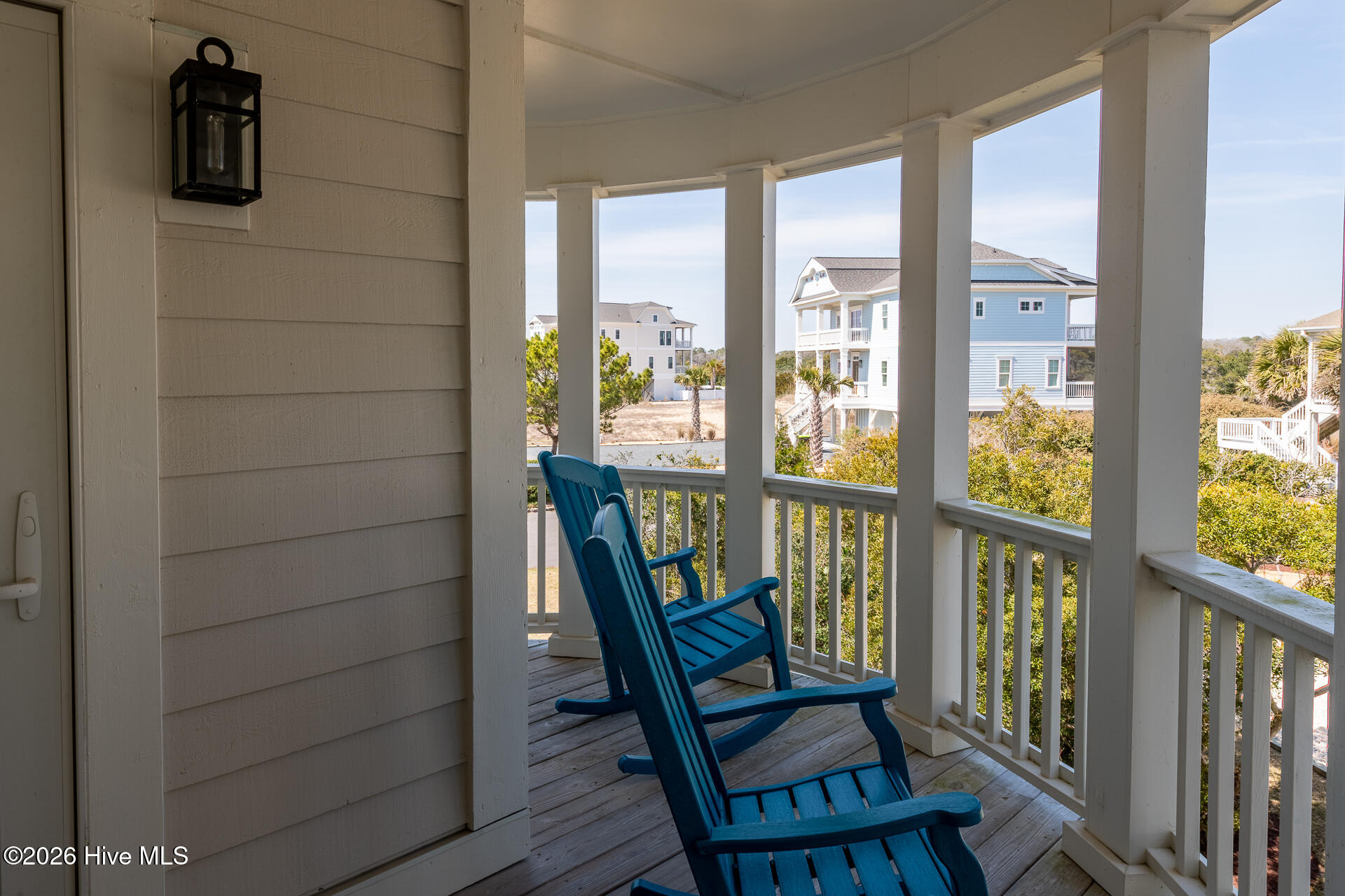 100562037 | Photo 54