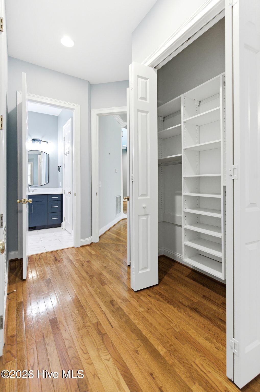 100567139 | Photo 27