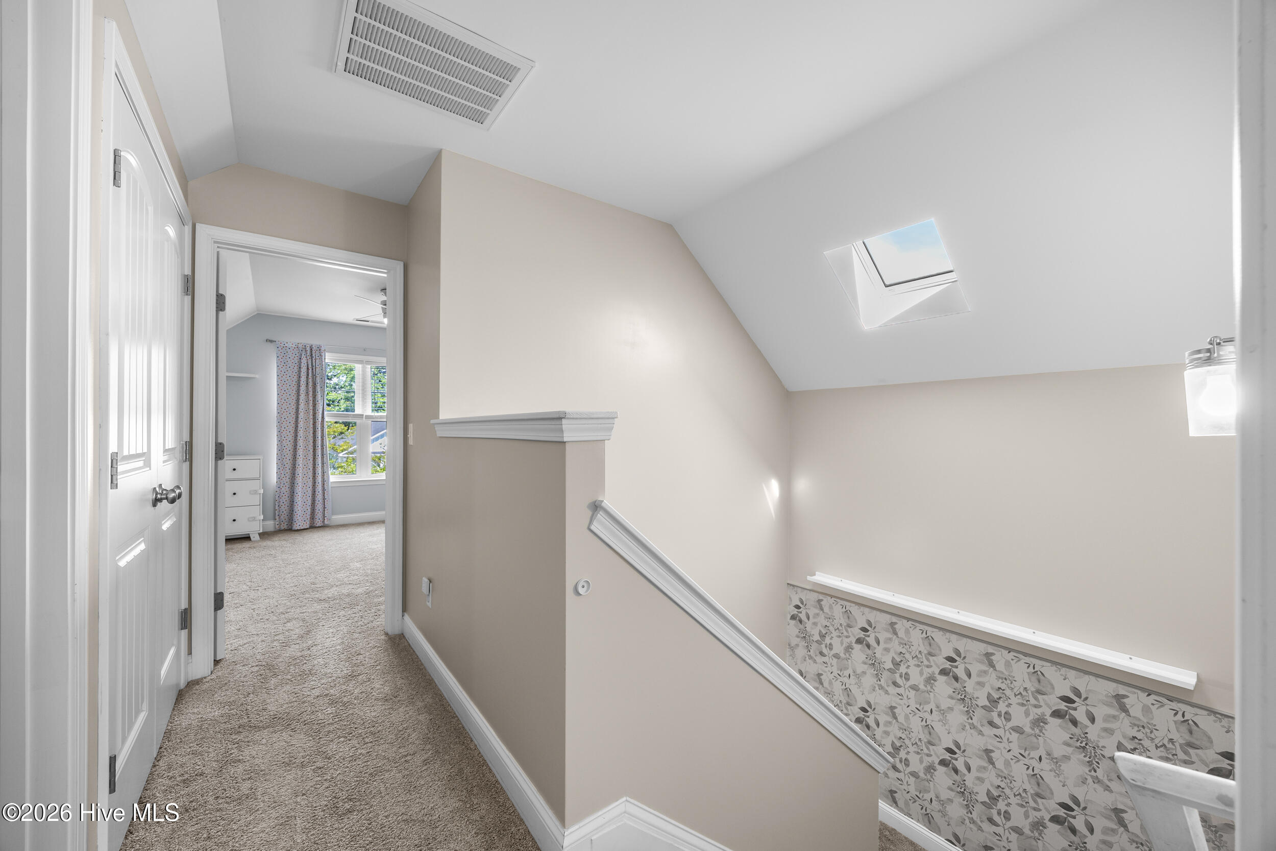 100565934 | Photo 18