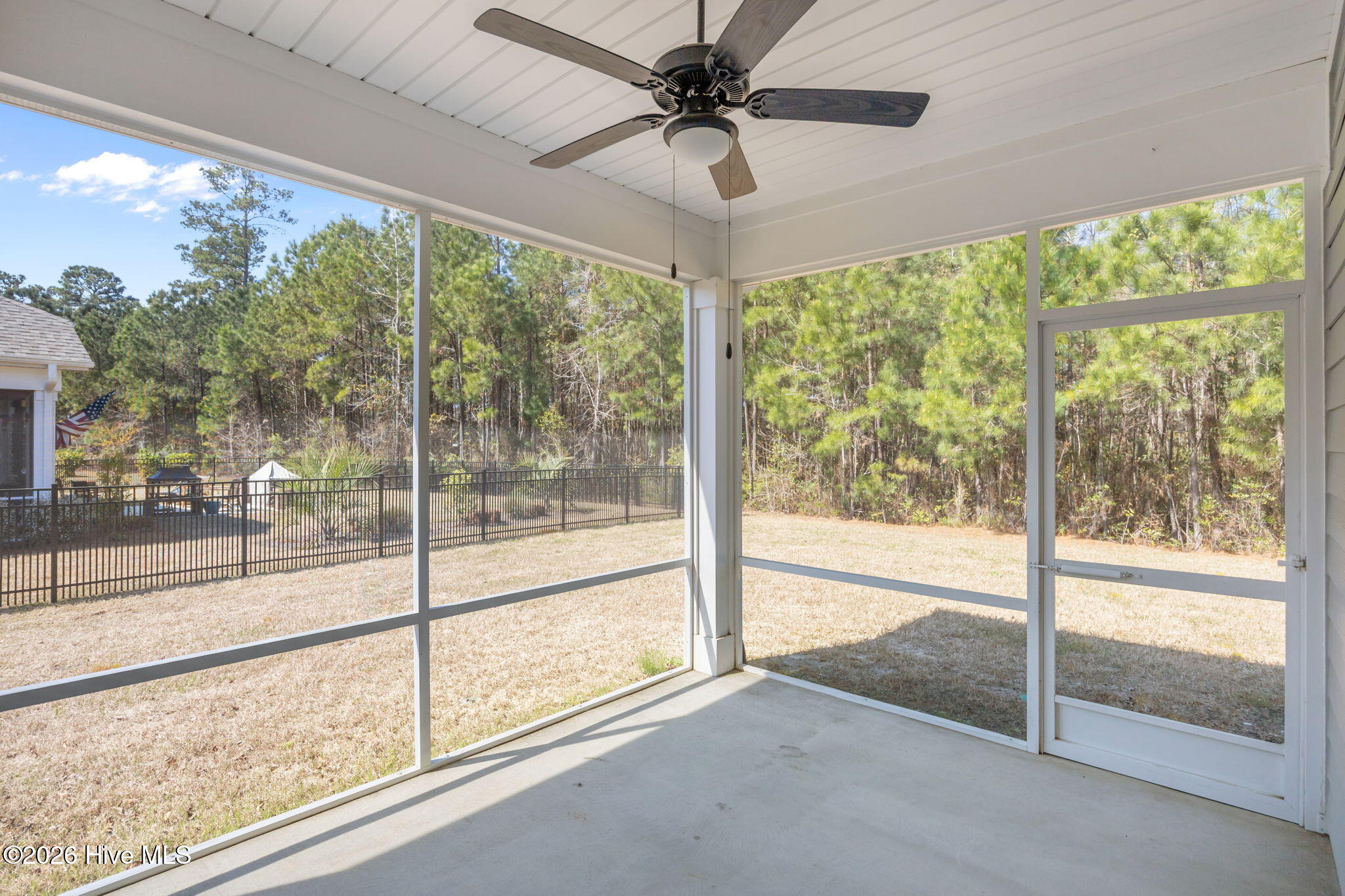 100563130 | Photo 36