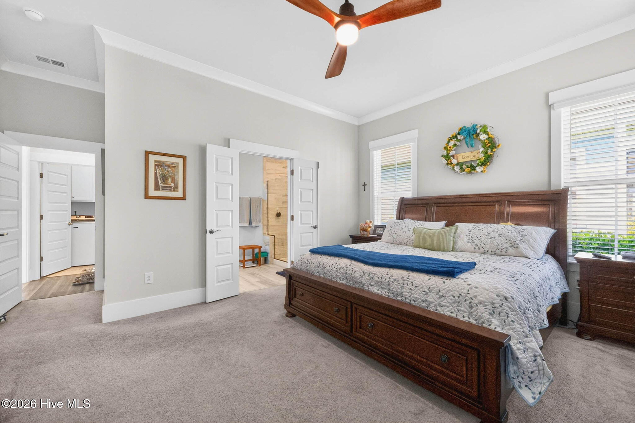 100567275 | Photo 35