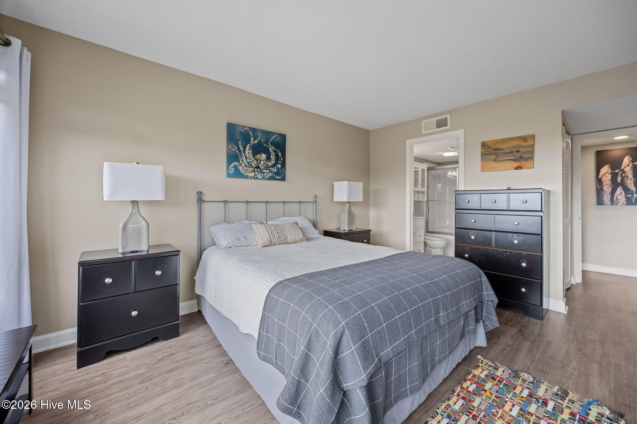 100559445 | Photo 14