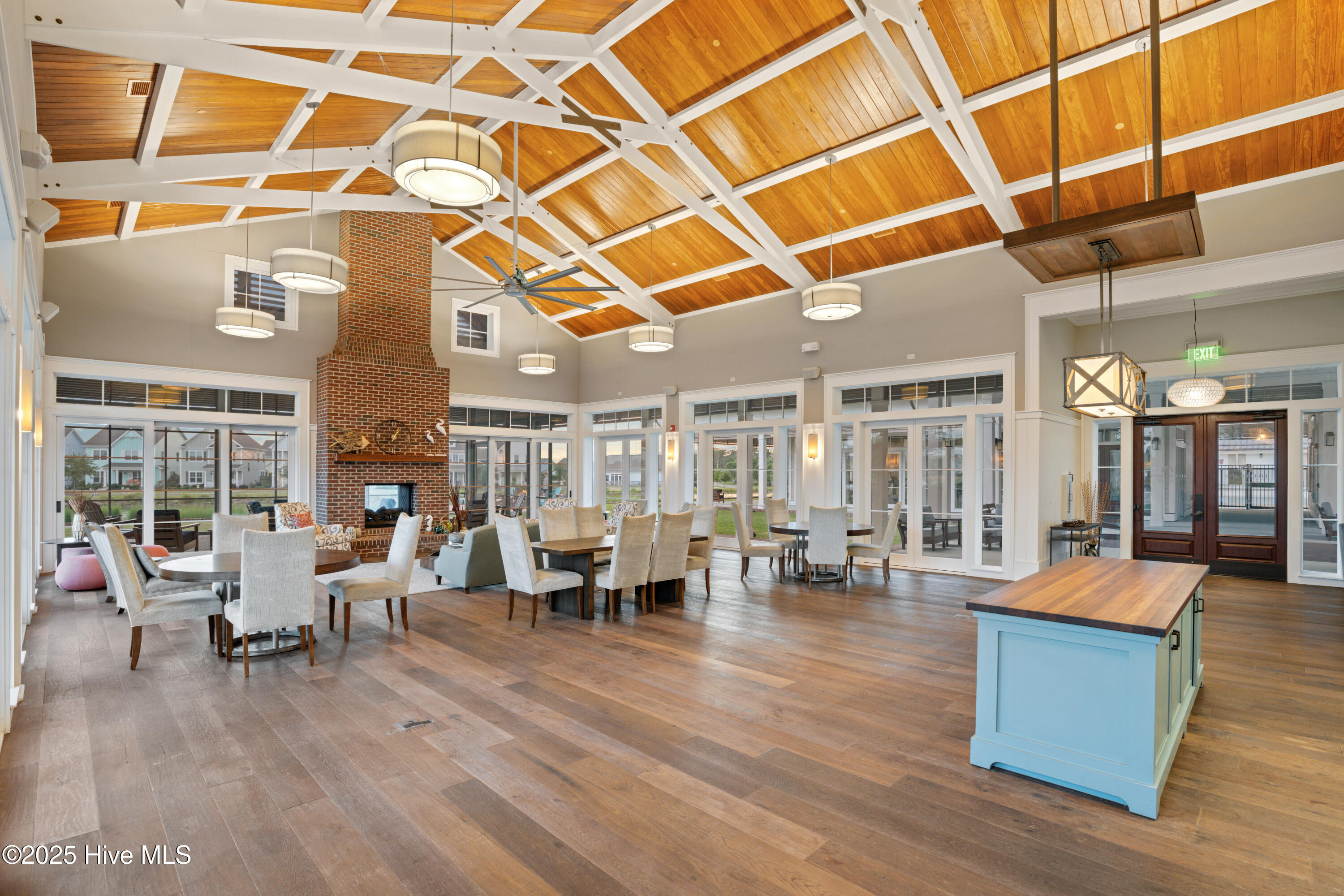 100526645 | Photo 52