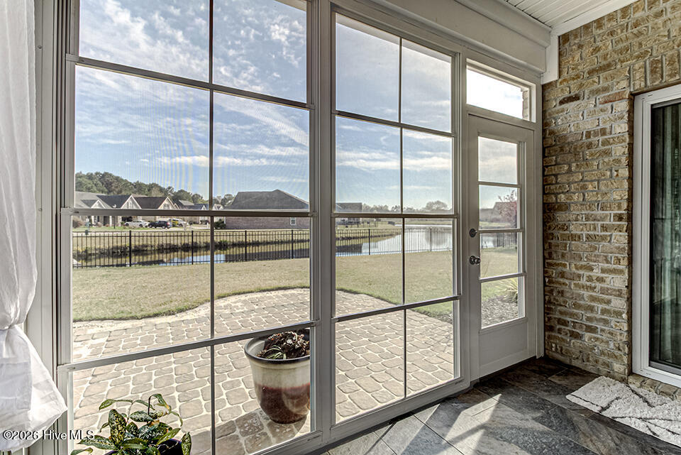 100562177 | Photo 17