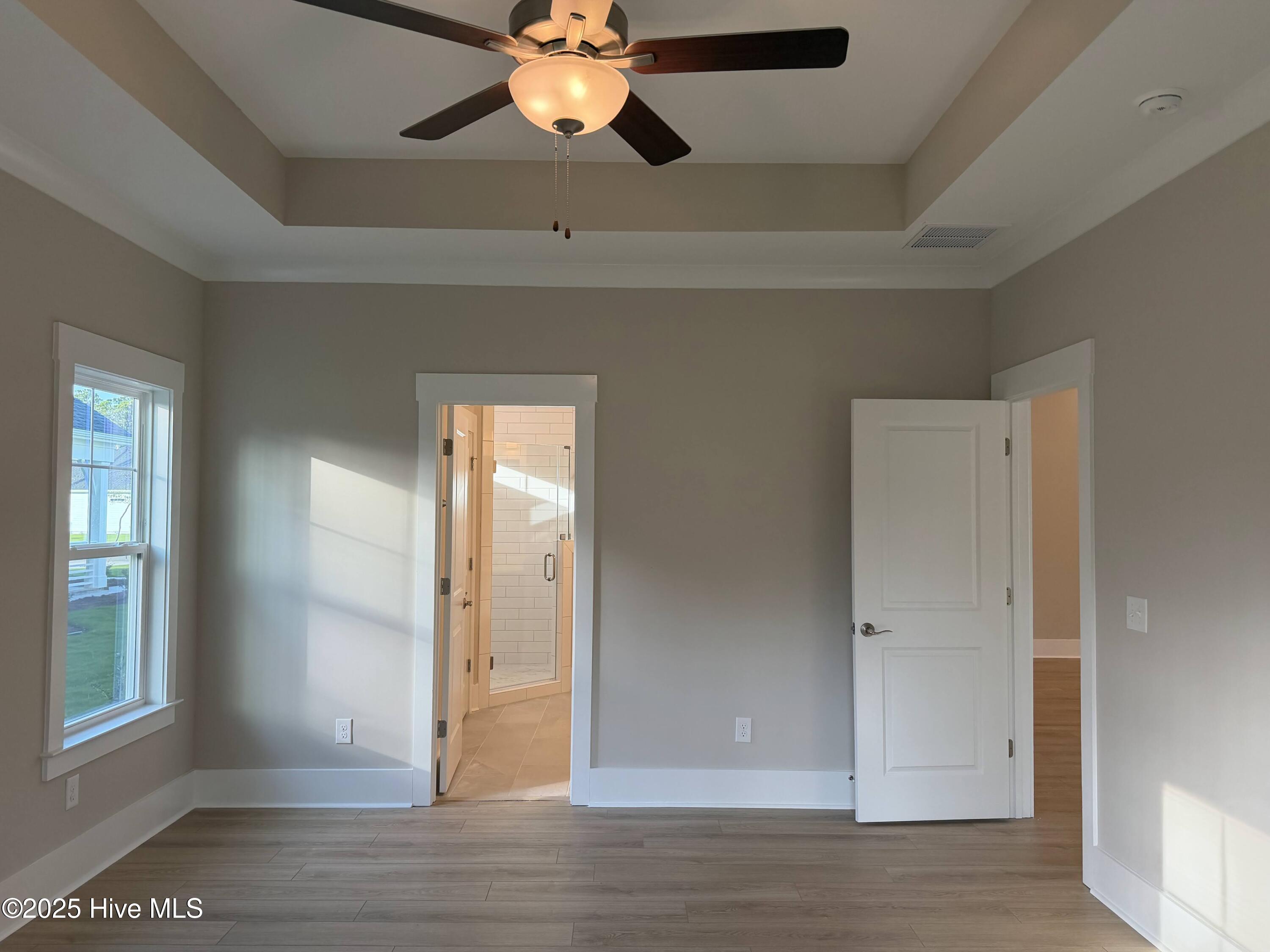 100530323 | Photo 13