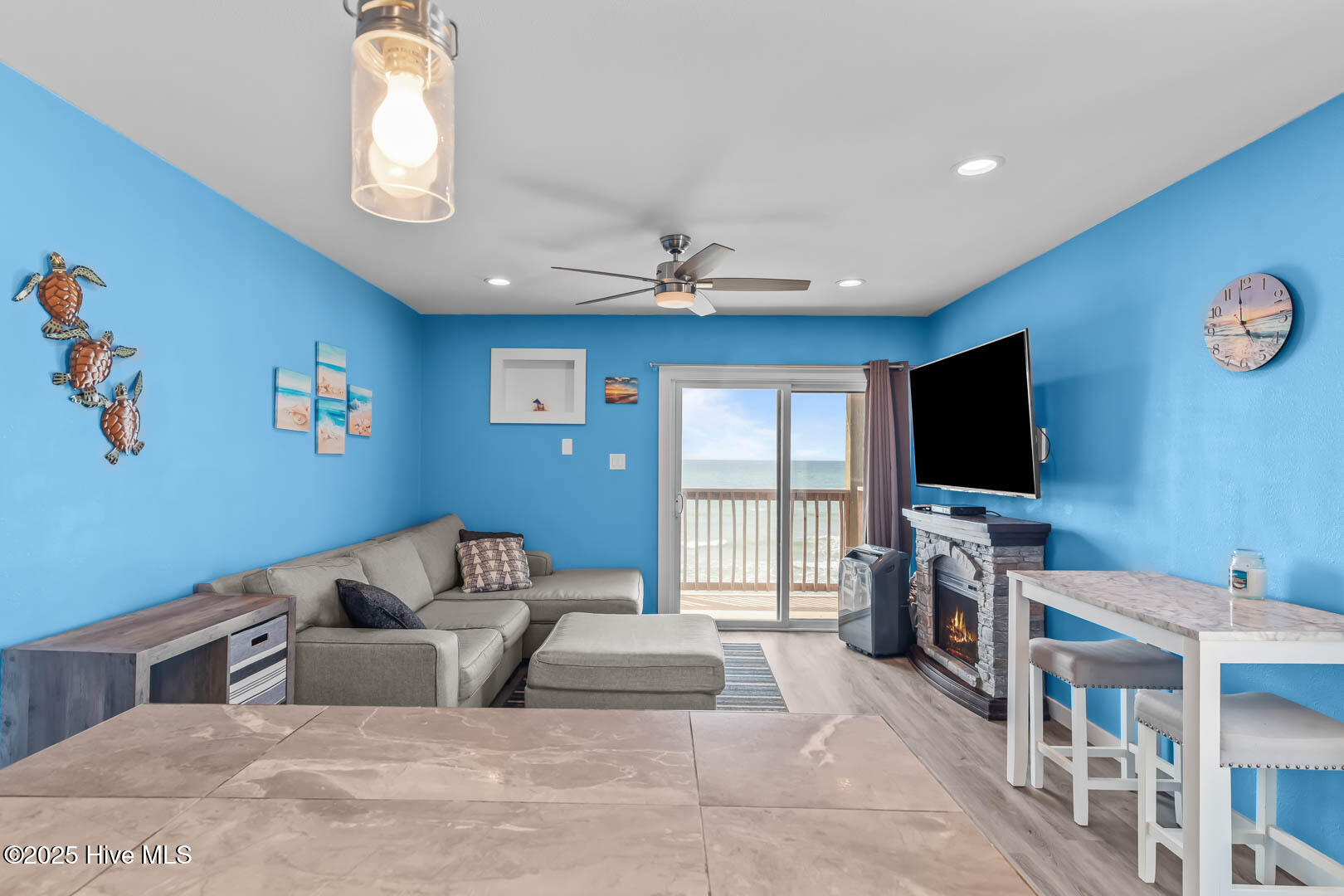 100505296 | Photo 23