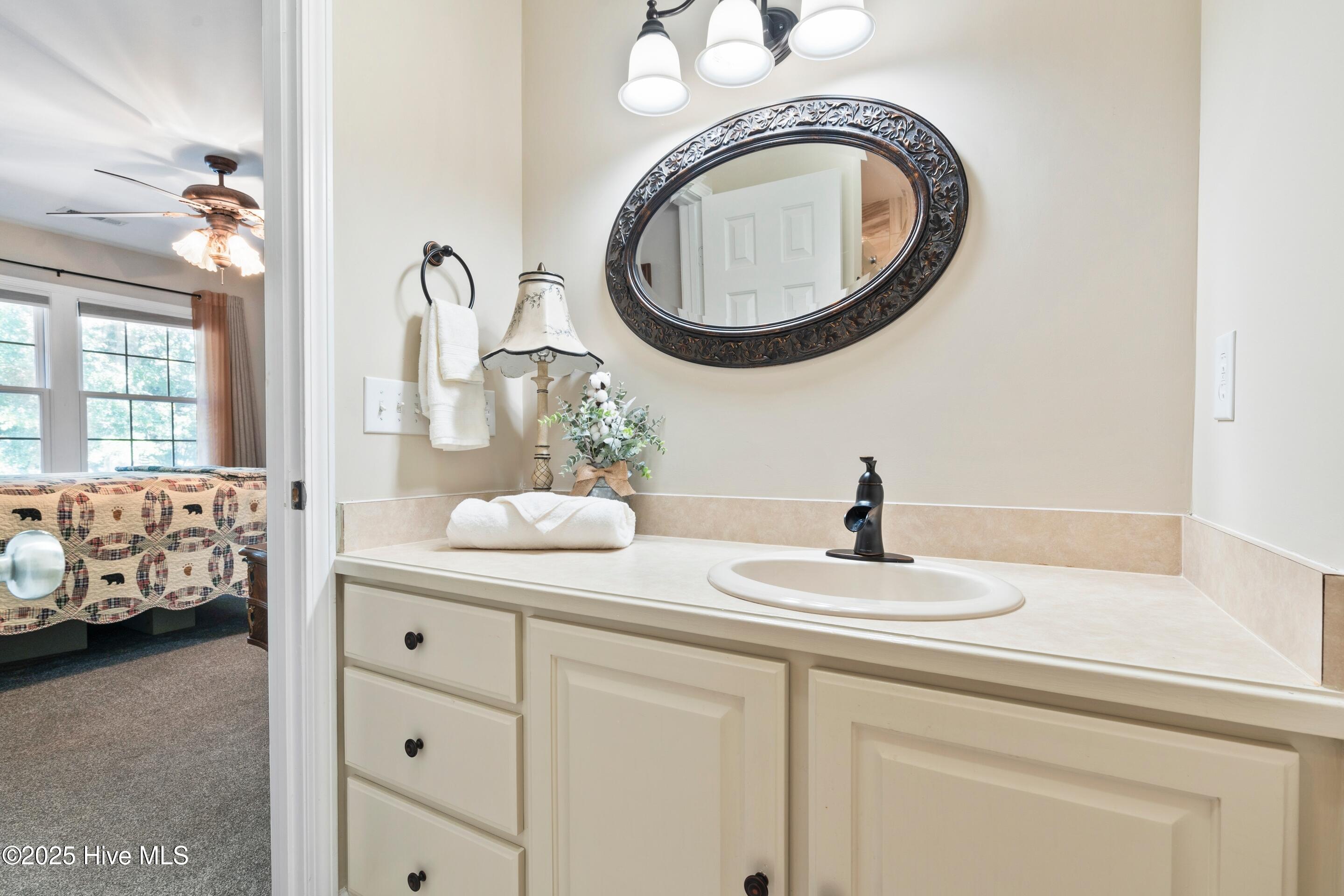 100538310 | Photo 63