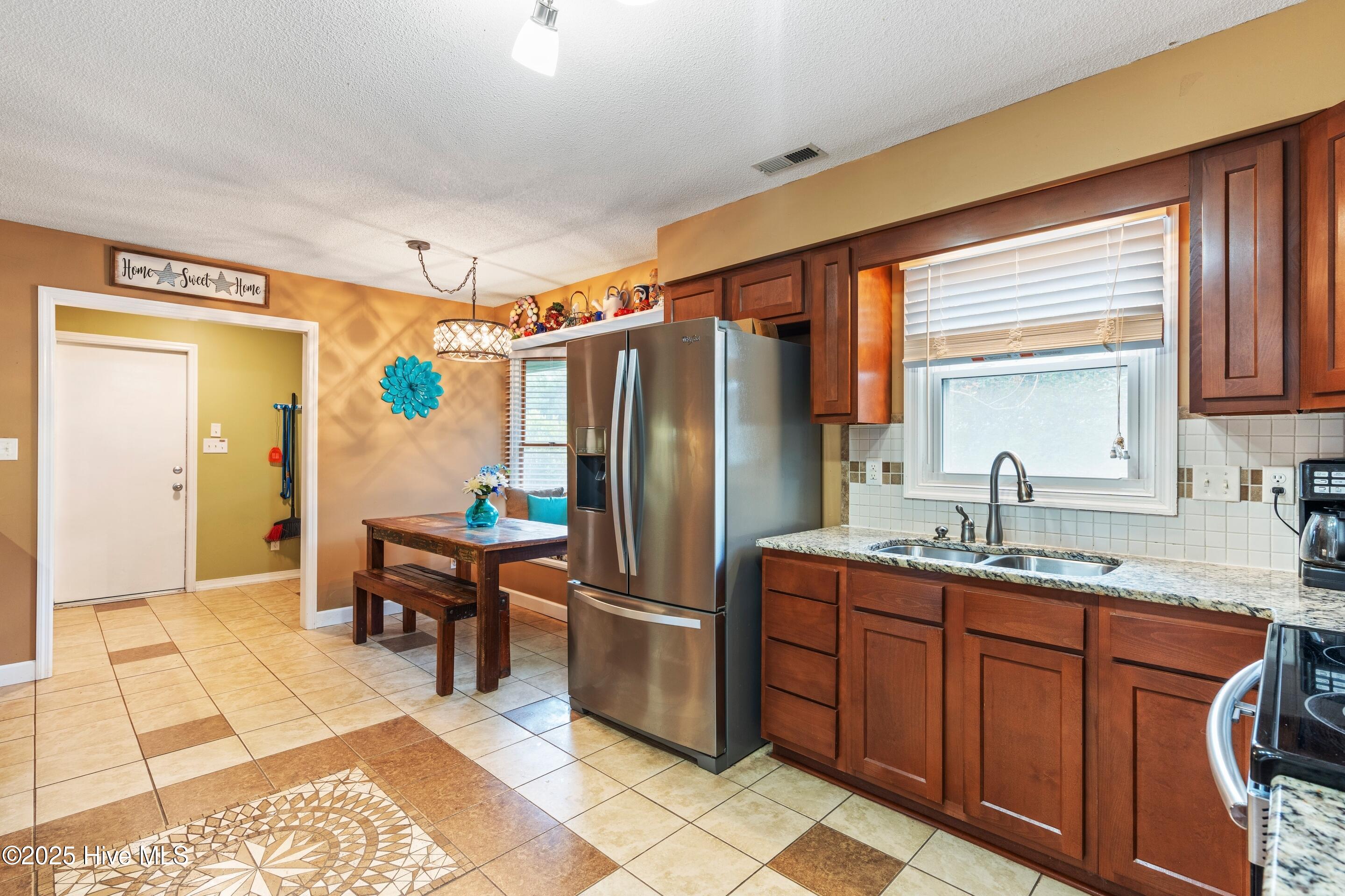 100543561 | Photo 17