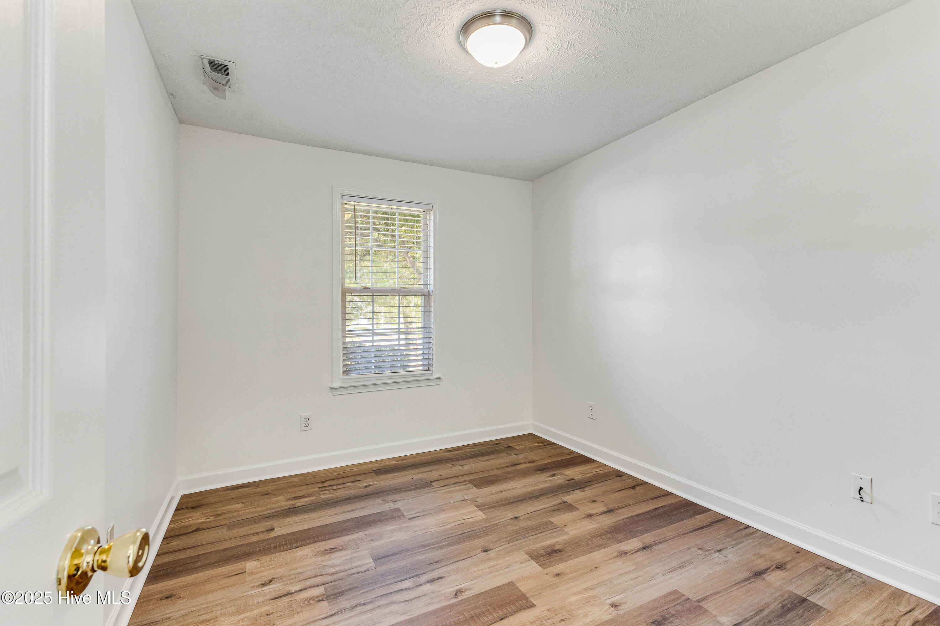 100541535 | Photo 23