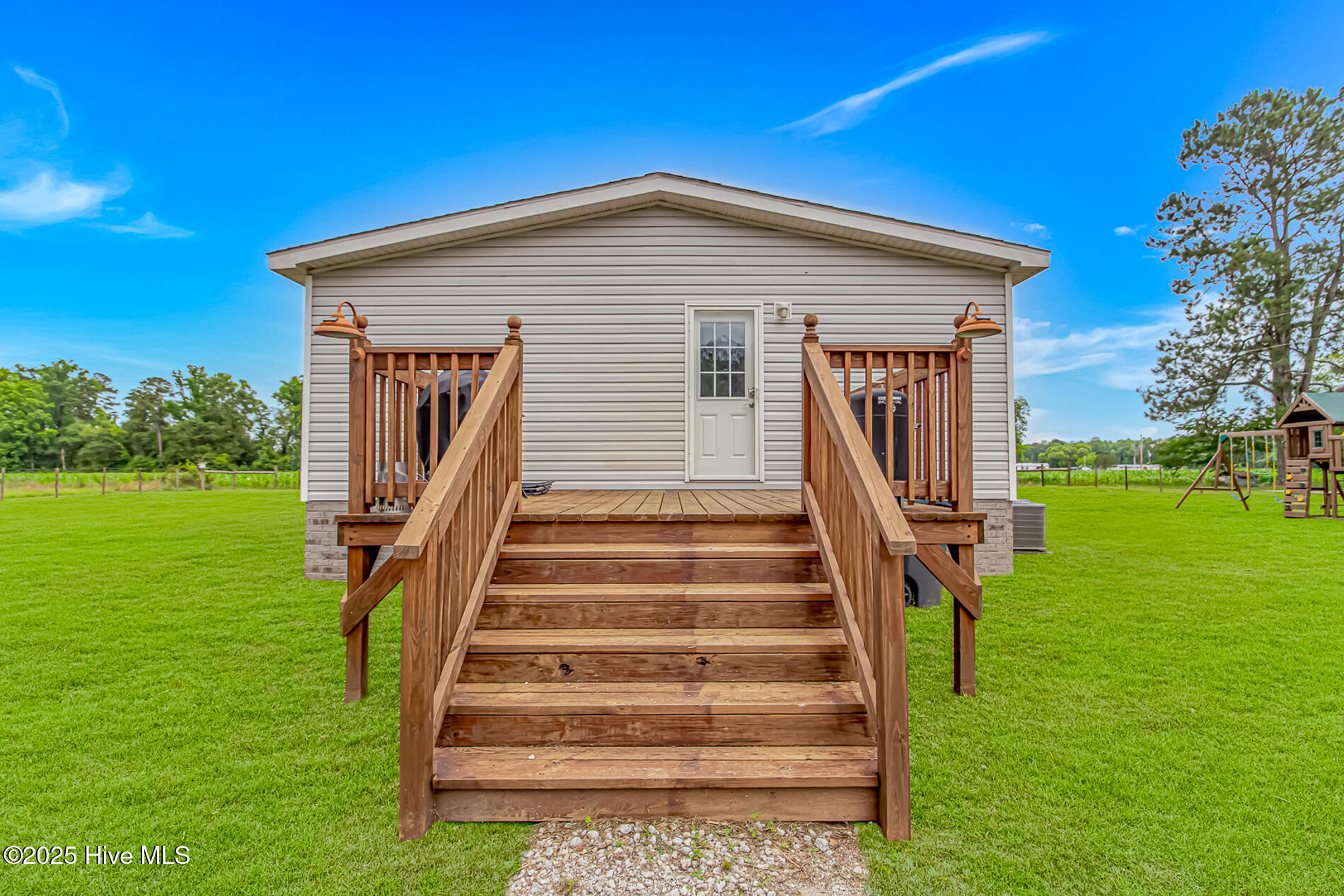 100510788 | Photo 28