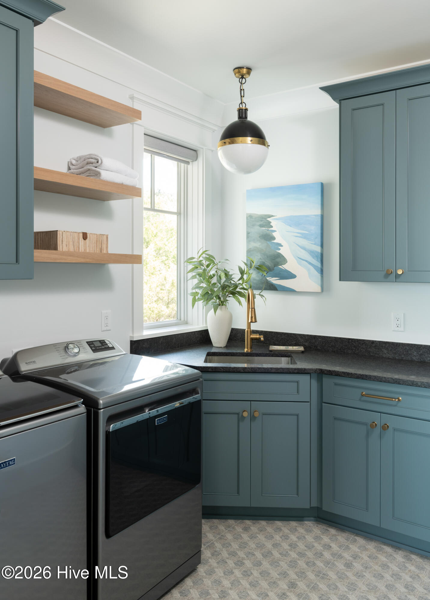 100569969 | Photo 15