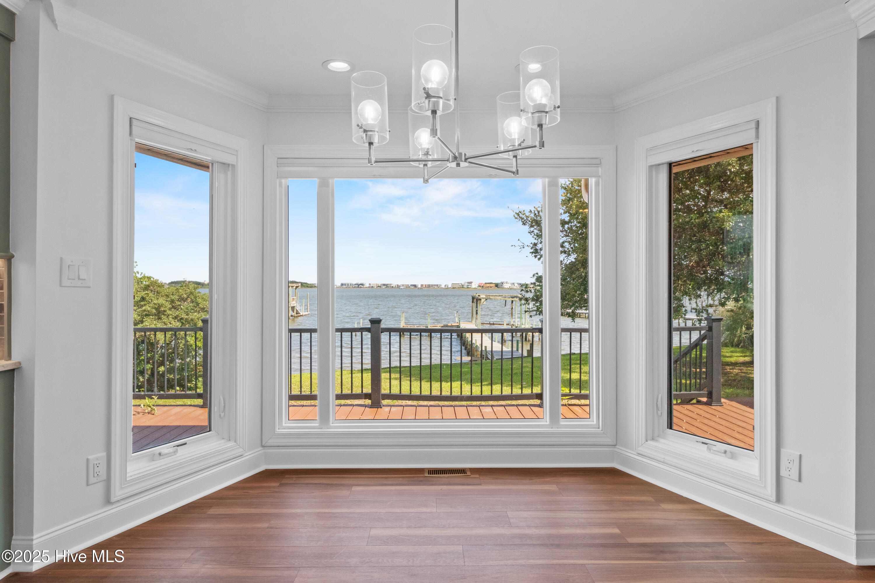 100503584 | Photo 43