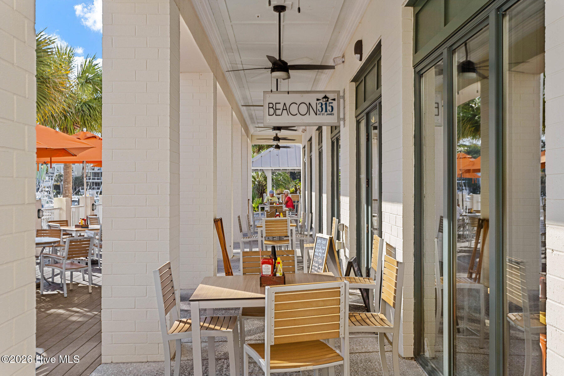 100558042 | Photo 81