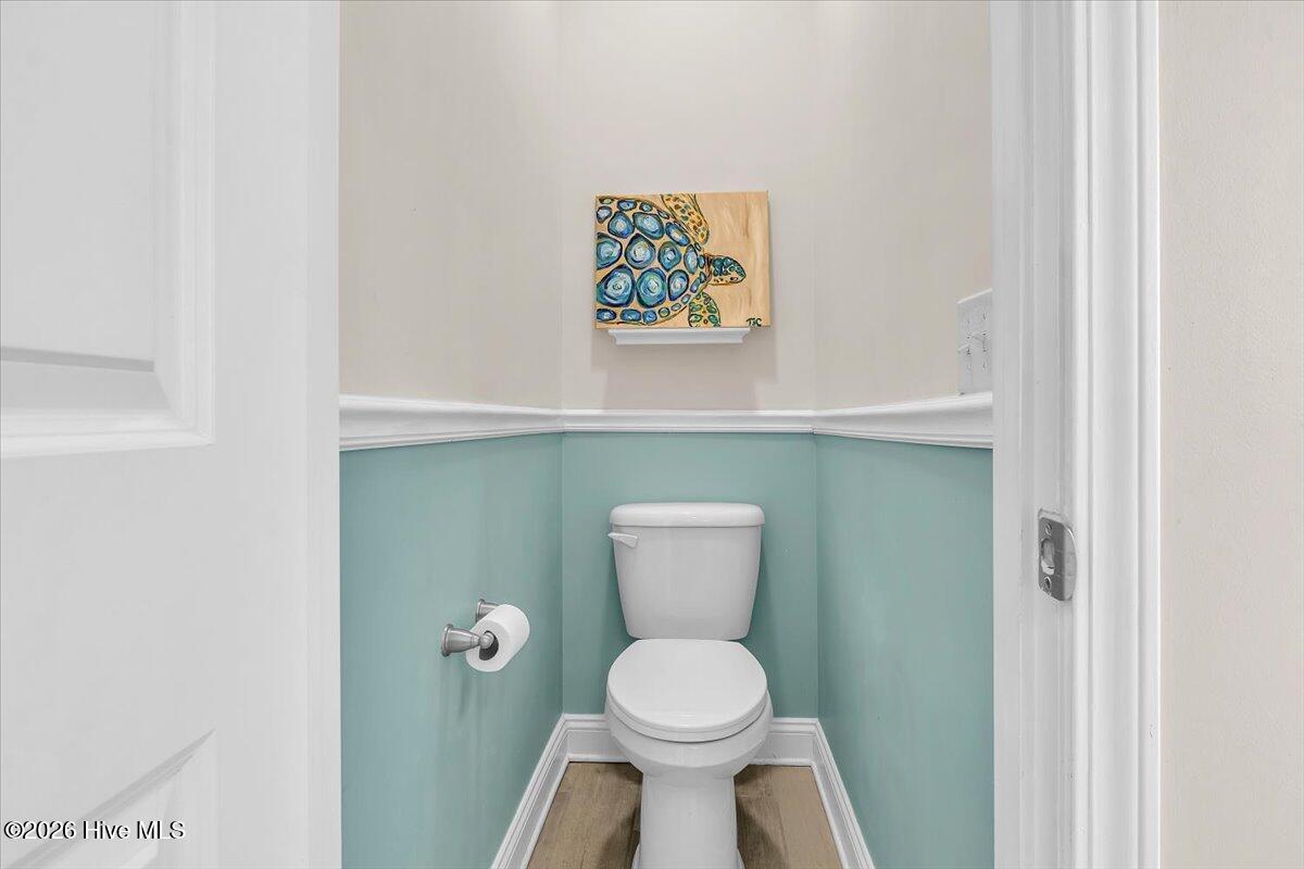 100569279 | Photo 51