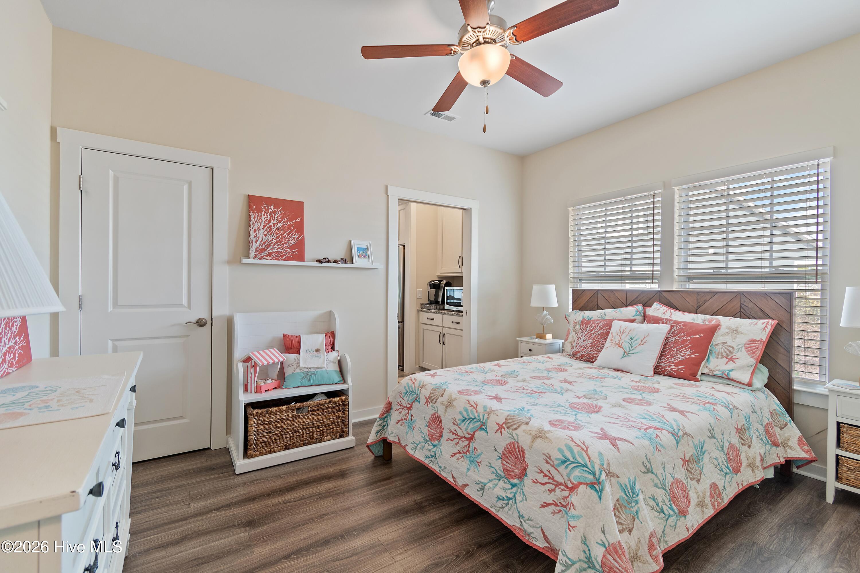 100557254 | Photo 33