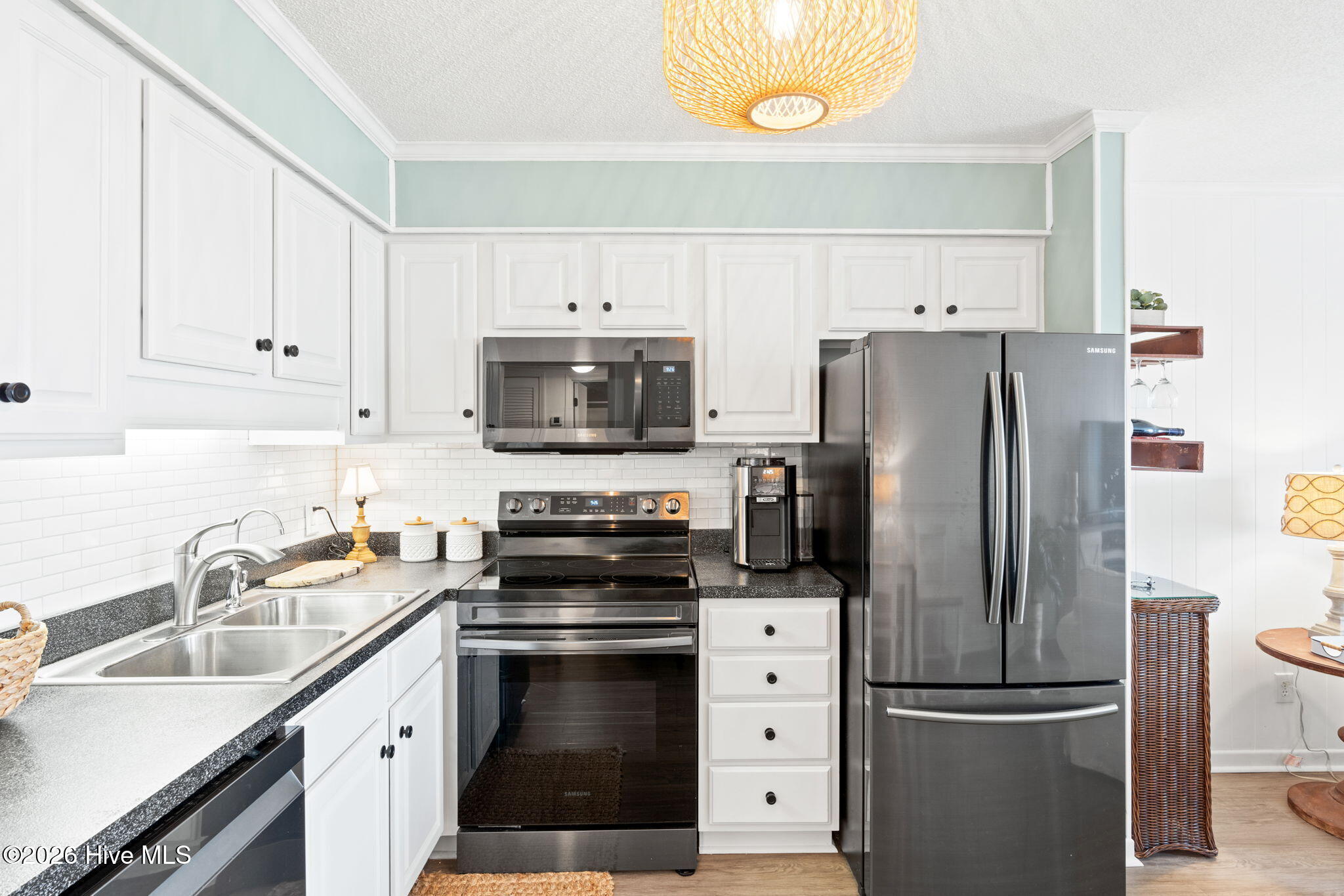 100559317 | Photo 11