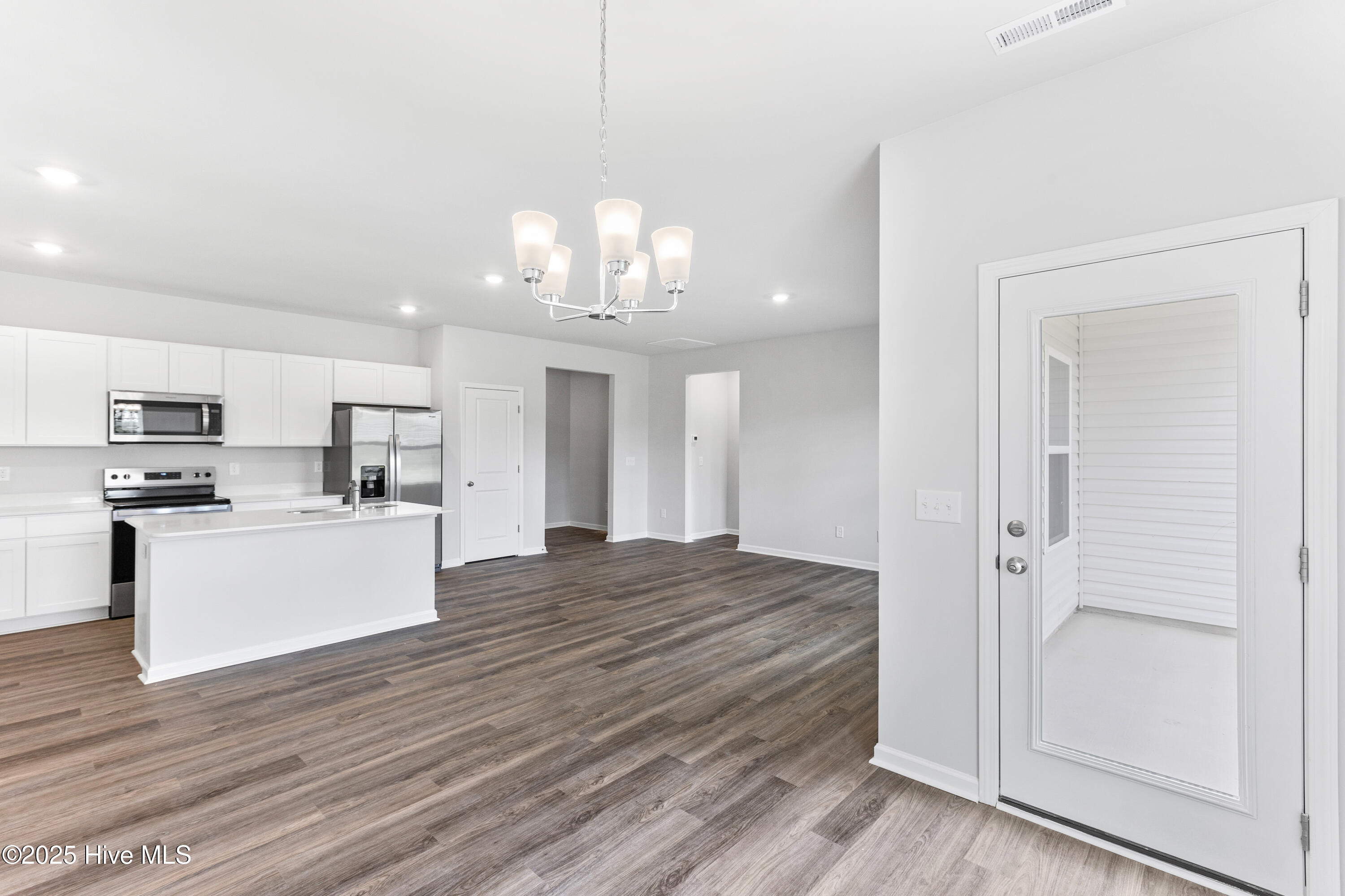 100532223 | Photo 13