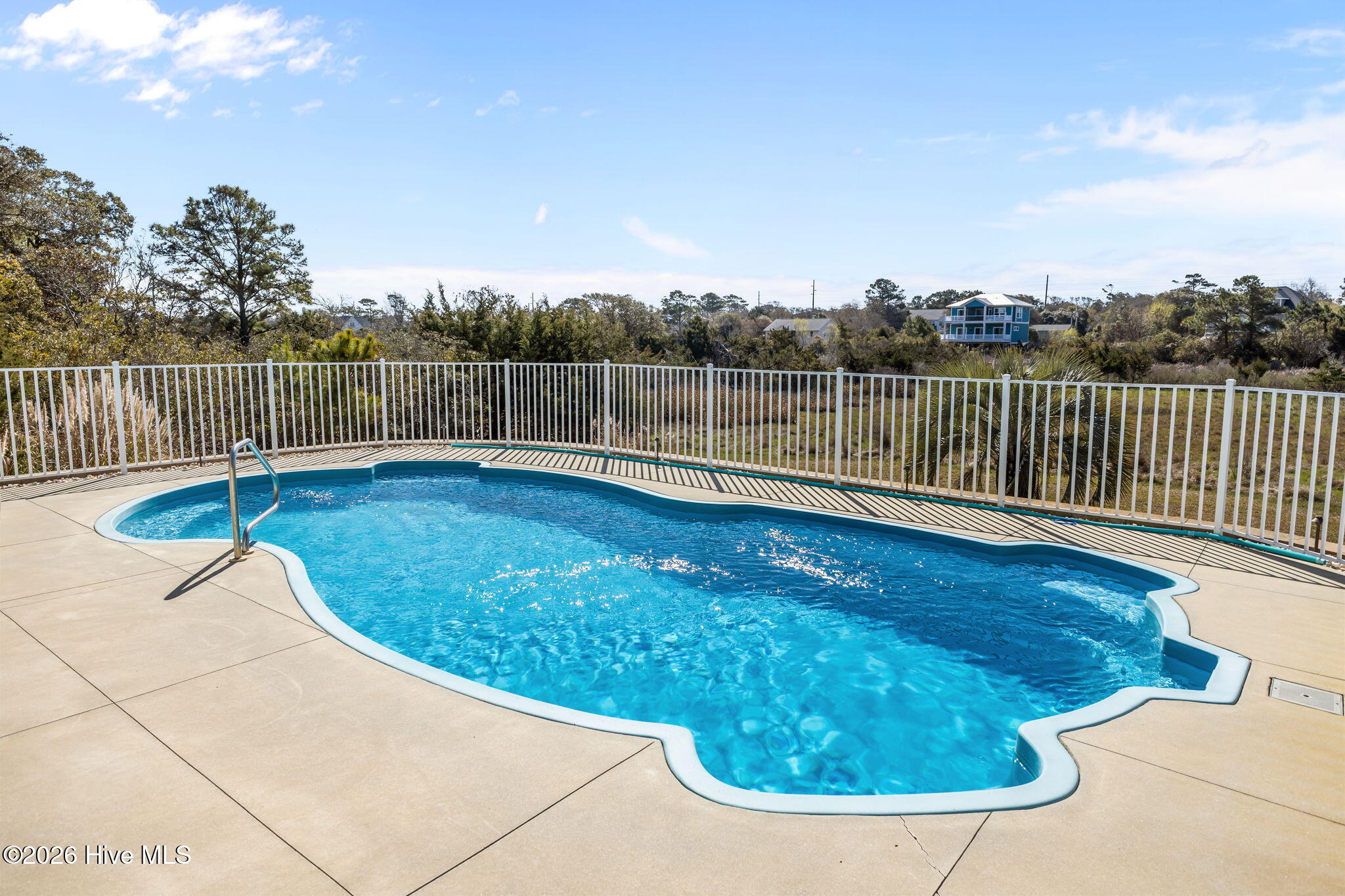 100561792 | Photo 38