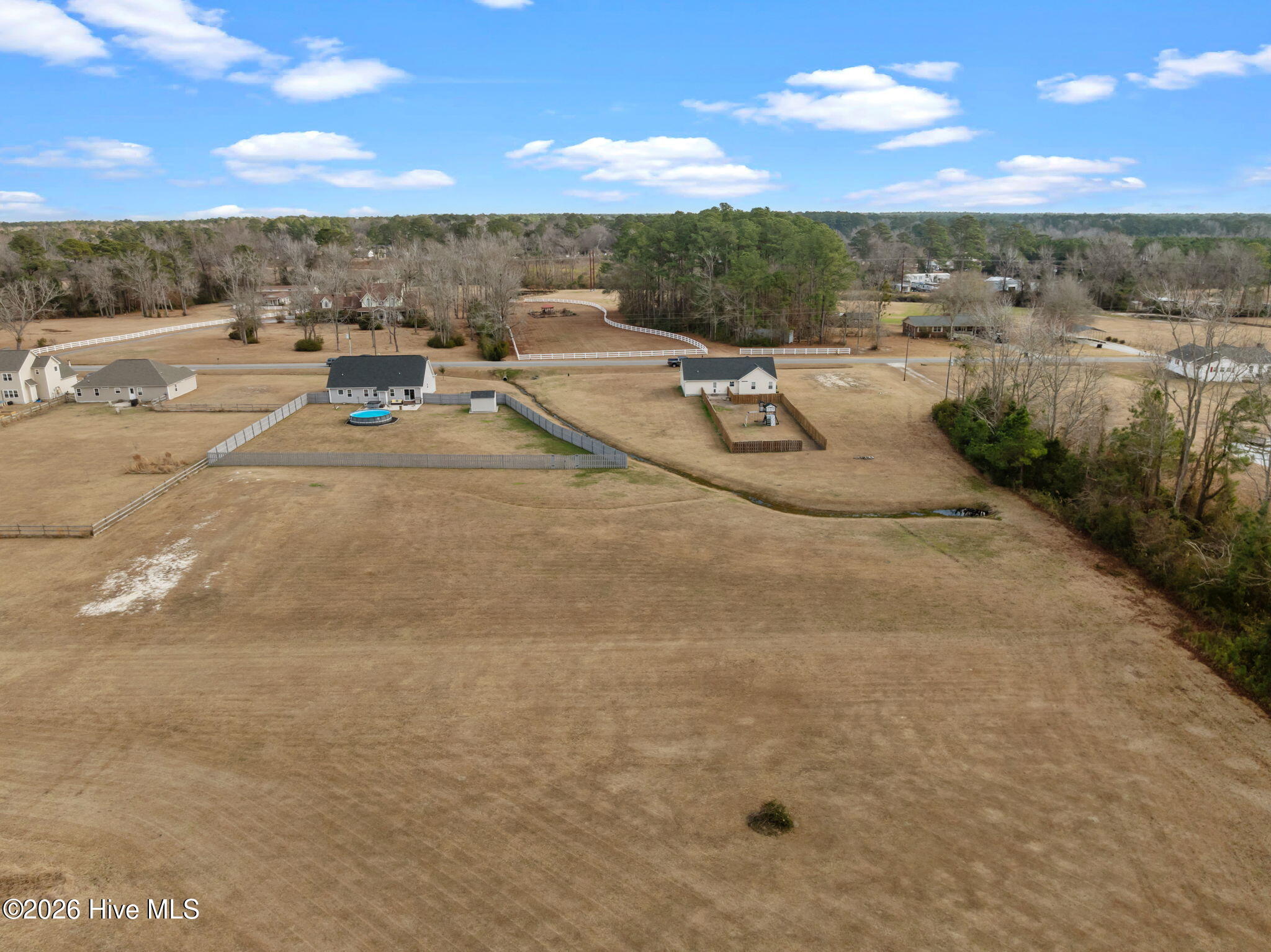 100548485 | Photo 43